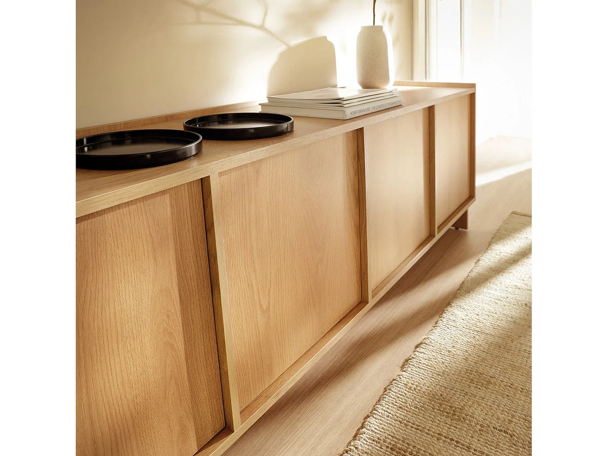 Meuble TV Japandi 4 portes push to open en stratifié chêne caramel 195 x 55 cm - Suna