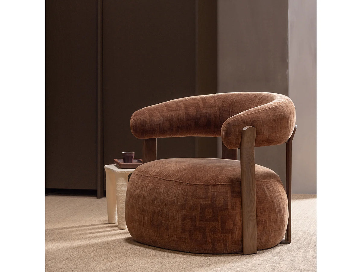 Fauteuil Japandi lounge en tissu structuré marron - Foon
