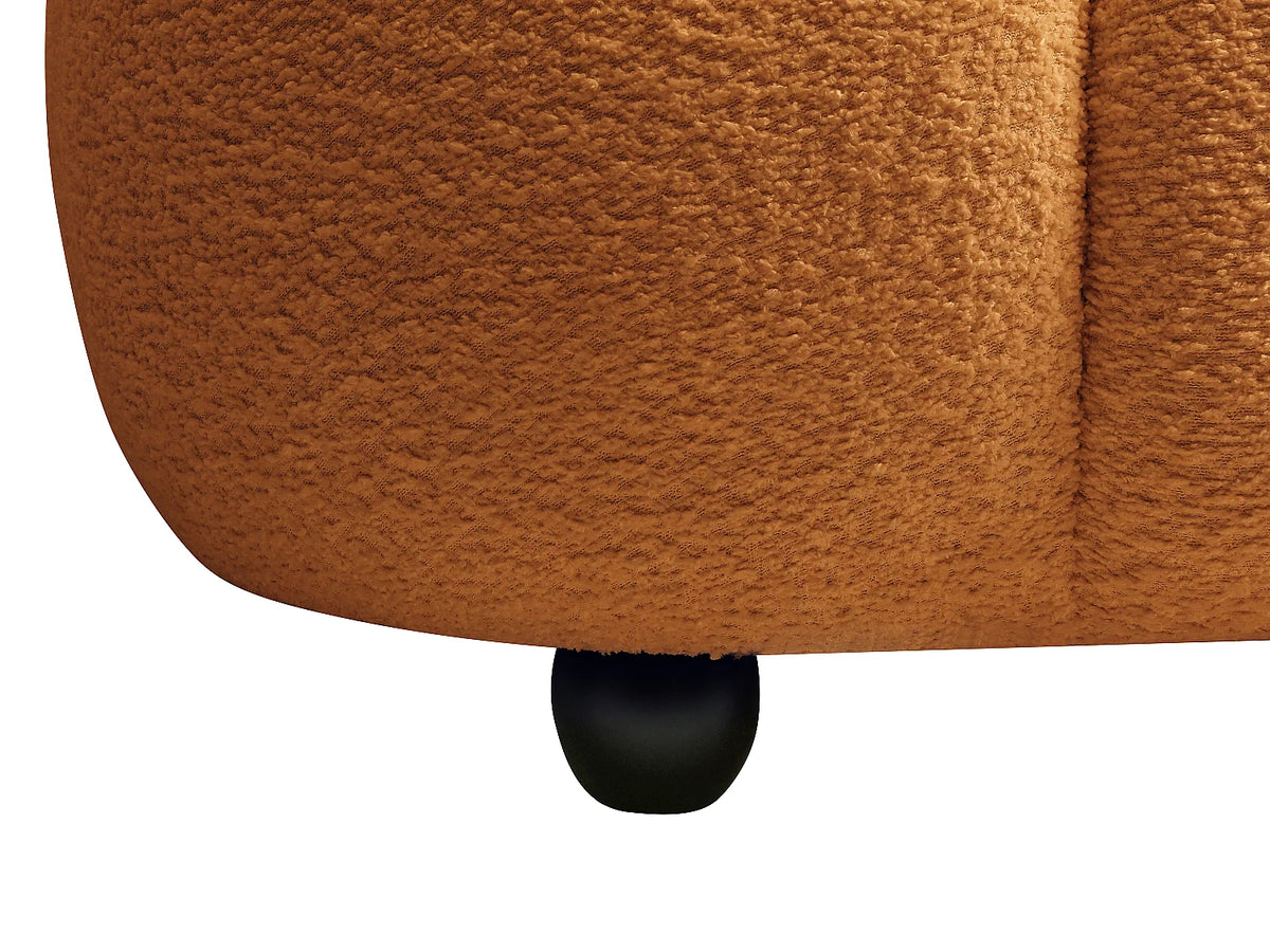Fauteuil Japandi matelassé en bouclette terracotta avec pieds en bois - Coliani