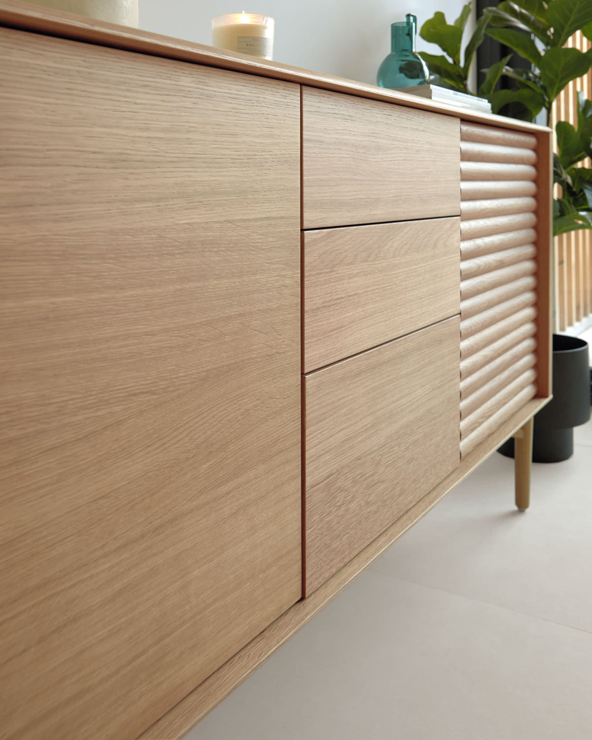 Buffet Japandi 3 portes et 3 tiroirs en bois et placage de chêne 200 x 86 cm - Lenon