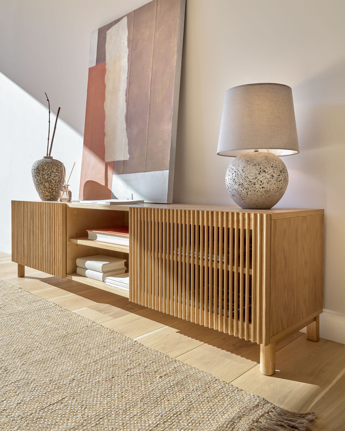 Meuble TV Japandi 2 portes en bois de frêne et placage de chêne 180 x 49,5 cm - Beyla