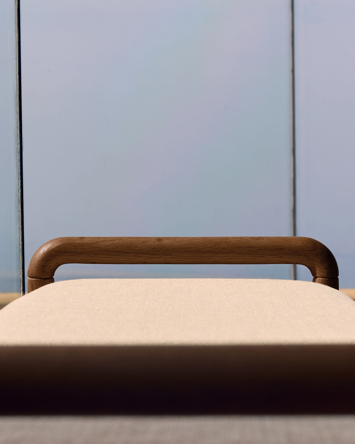 Banc Japandi déhoussable en bois de chêne finition noyer 120 cm - Macaret