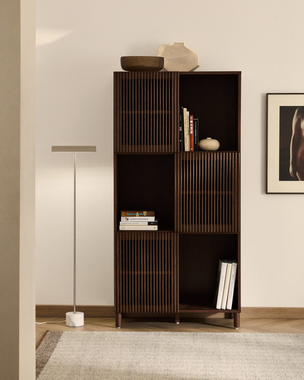 Étagère Japandi en placage et bois de frêne finition ton noyer 84,5 x 170 cm - Beyla