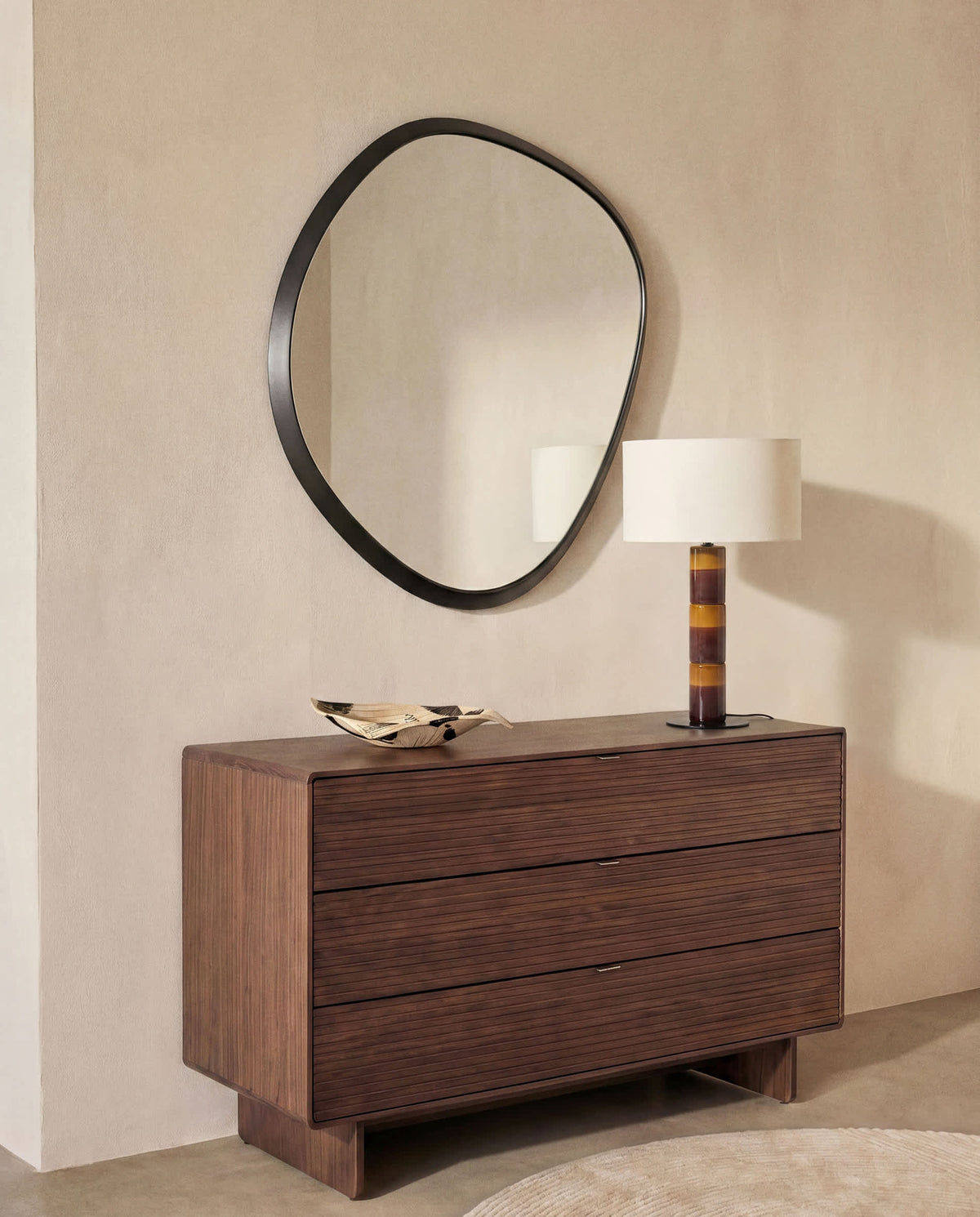 Commode Japandi 3 tiroirs en placage de noyer 101 x 75 cm - Norlen