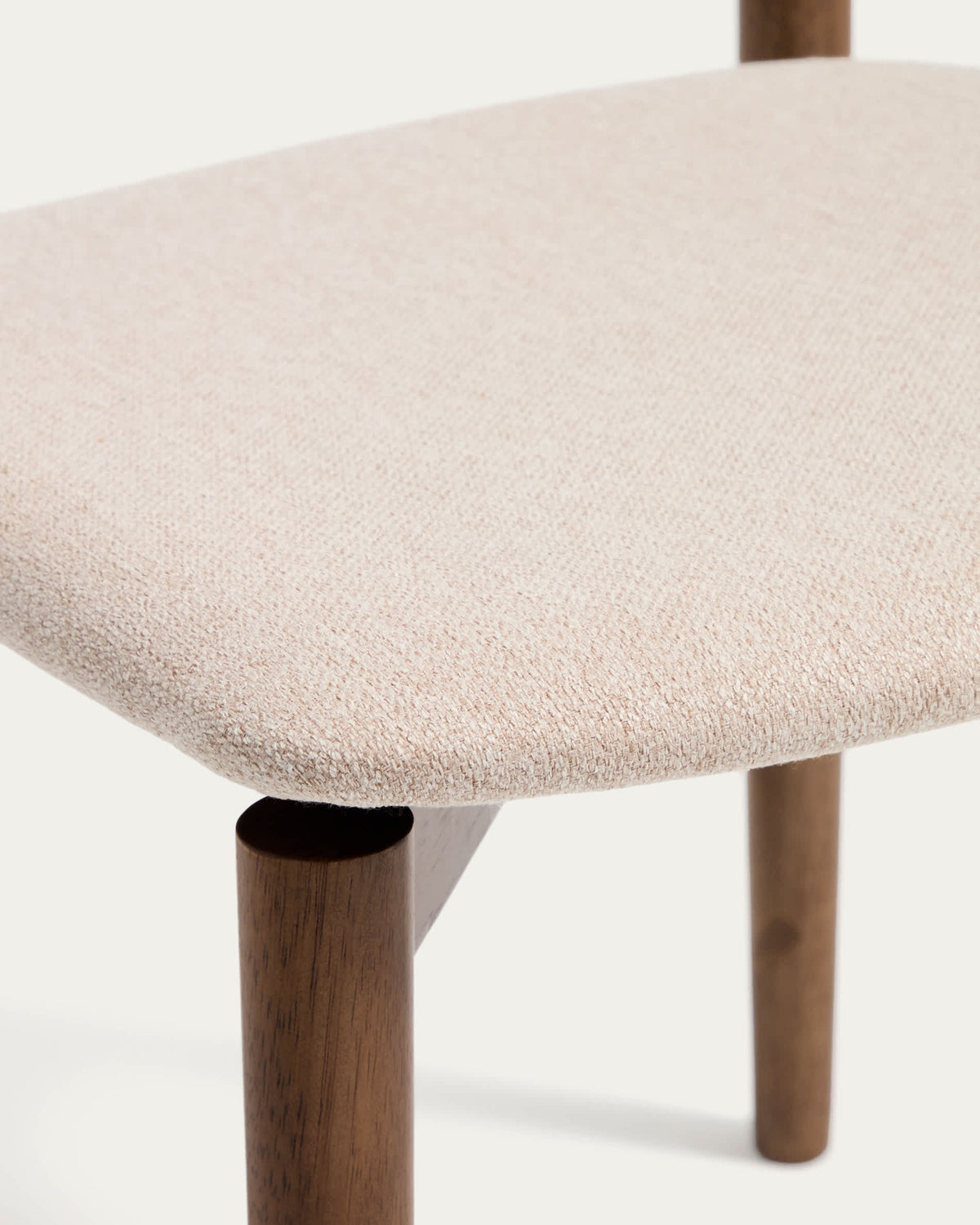 Chaise Japandi en placage de chêne avec finition ton noyer et chenille marron - Evera