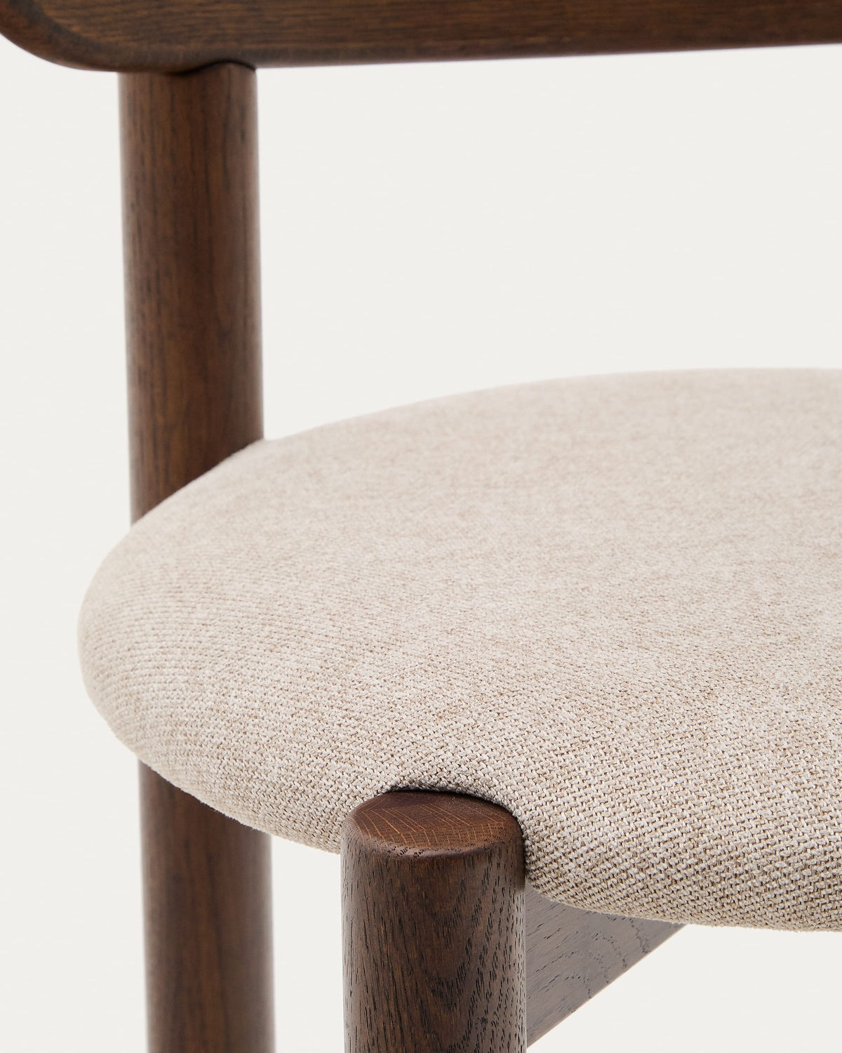 Chaise Japandi en tissu chenille marron et structure en bois de chêne finition noyer - Nebai