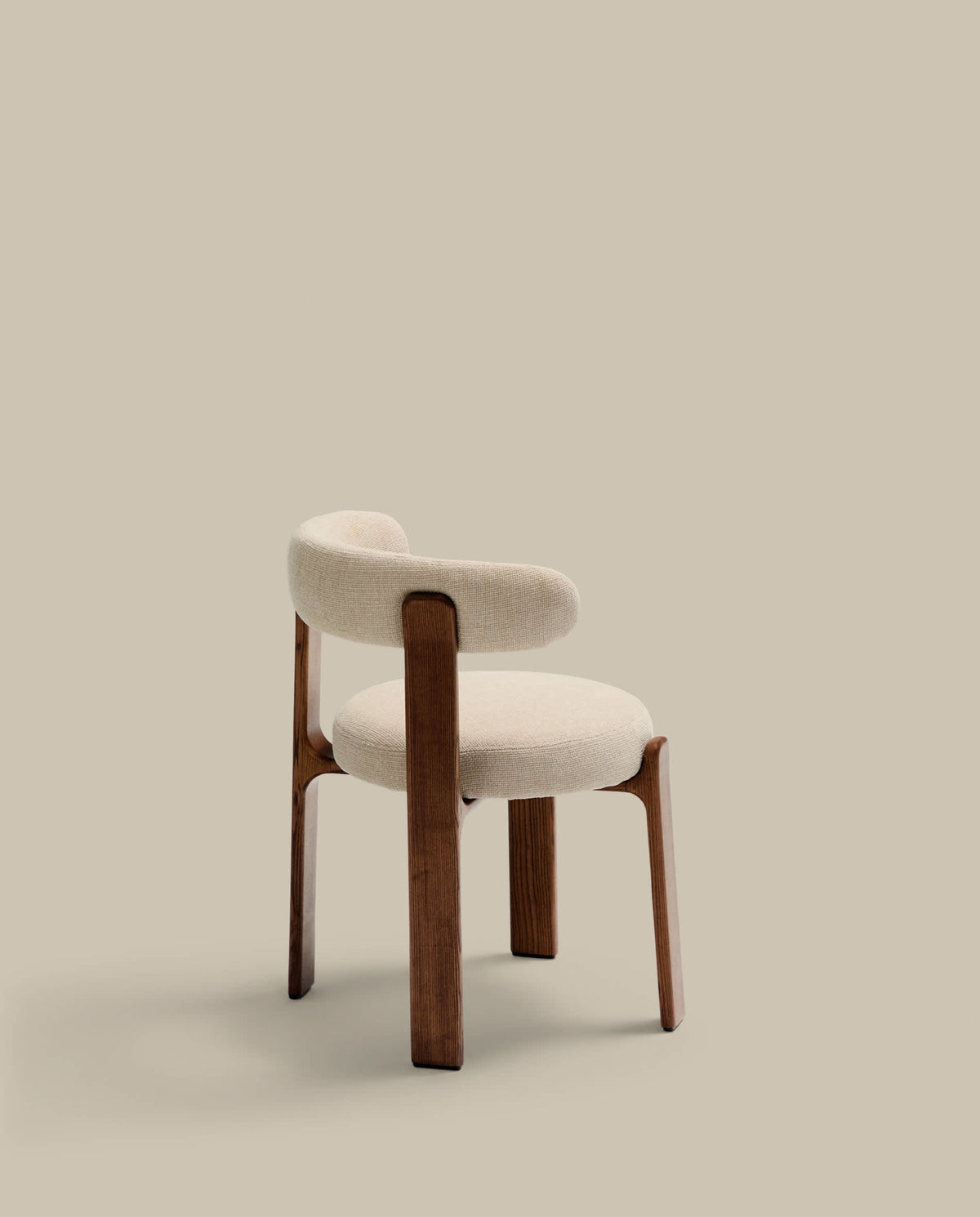 Chaise Japandi en tissu chenille beige et bois de frêne finition noyer - Granite