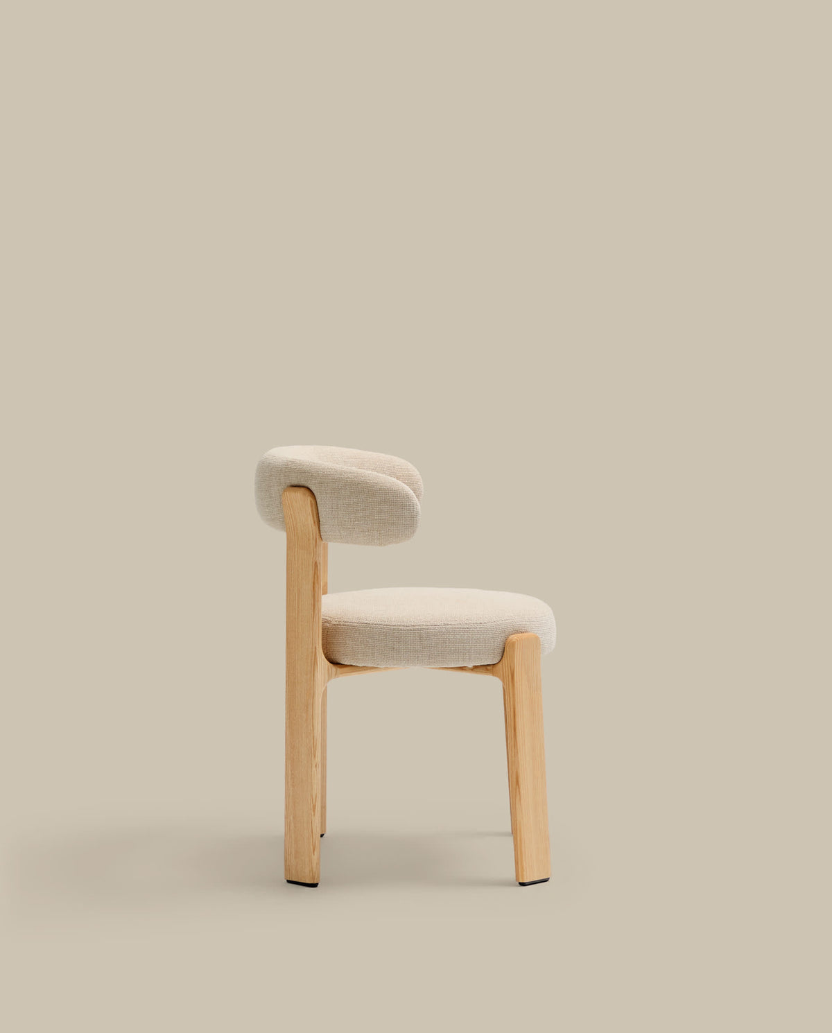 Chaise Japandi en tissu chenille beige et bois de frêne finition ton naturel - Granite