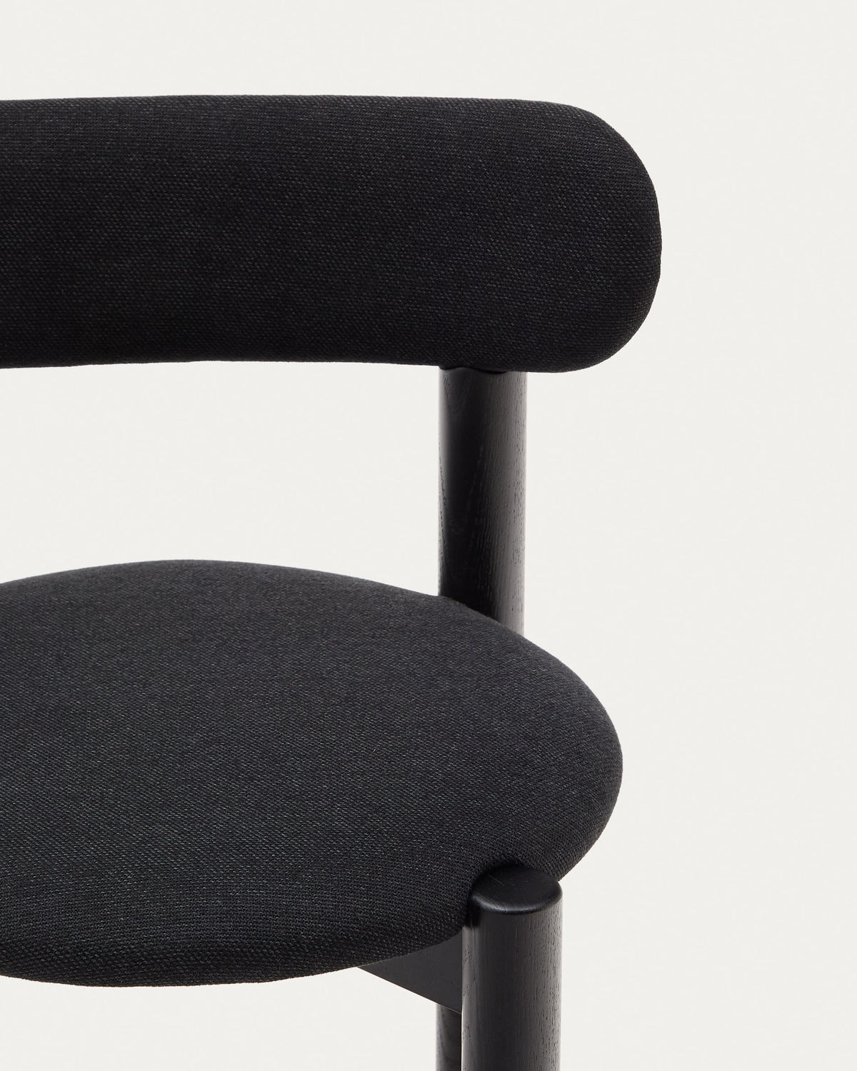 Chaise Japandi en tissu chenille noir et structure en bois de chêne finition noire - Nebai