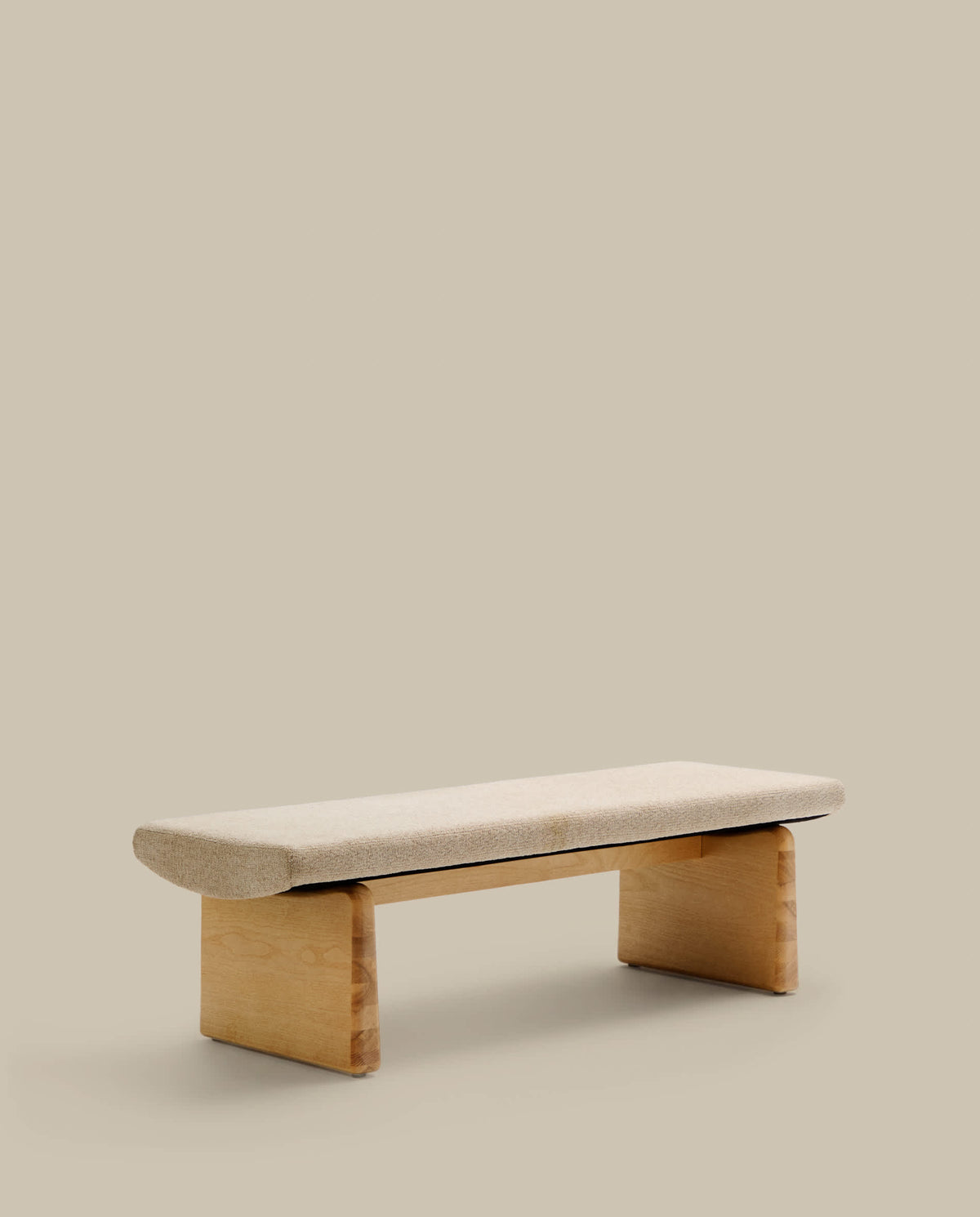 Banc Japandi en chenille beige et bois de frêne finition naturelle 150 cm - Topaz