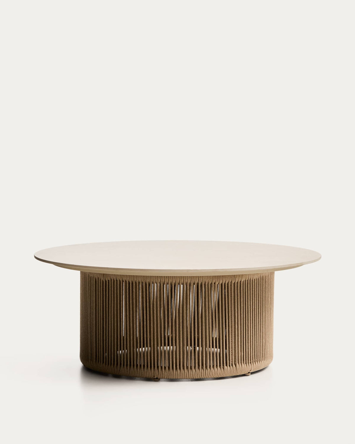Table basse d'extérieur Japandi en pierre frittée, aluminium couleur écru et corde beige Ø 90 cm - Orosei