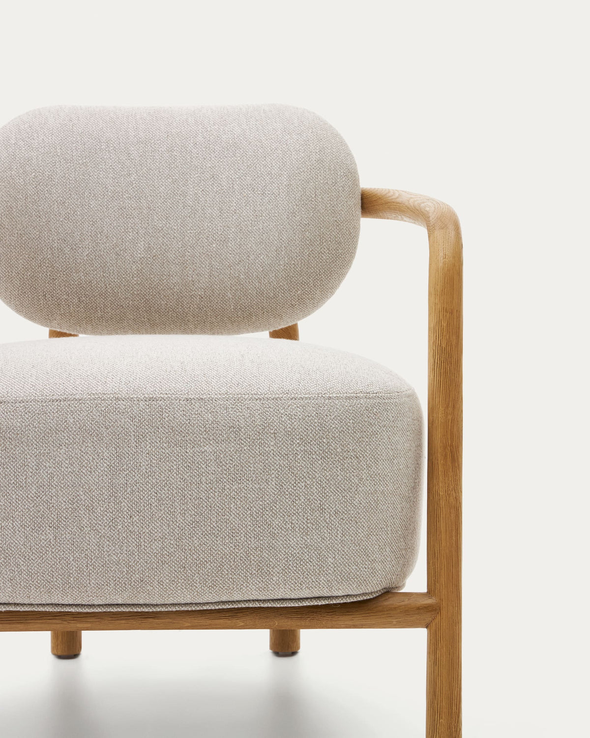 Fauteuil Japandi beige en bois de chêne avec finition naturelle - Melqui