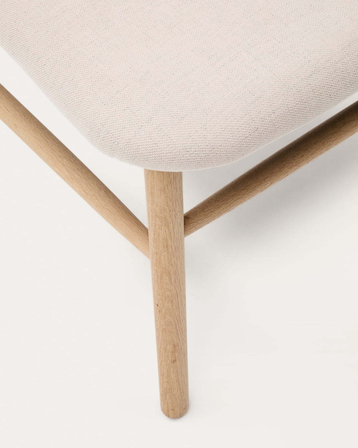 Fauteuil Japandi en tissu chenille beige et bois de chêne - Helda