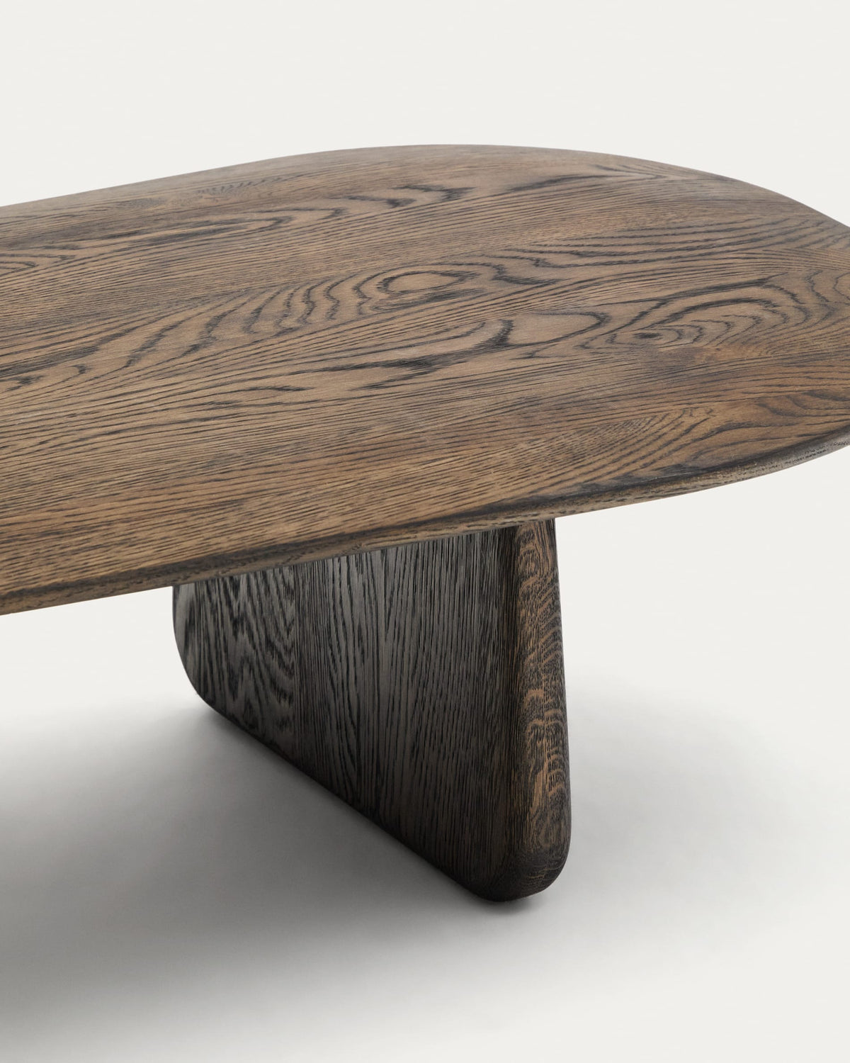 Table basse Japandi en bois de chêne finition foncée 147 x 65 cm - Pirita