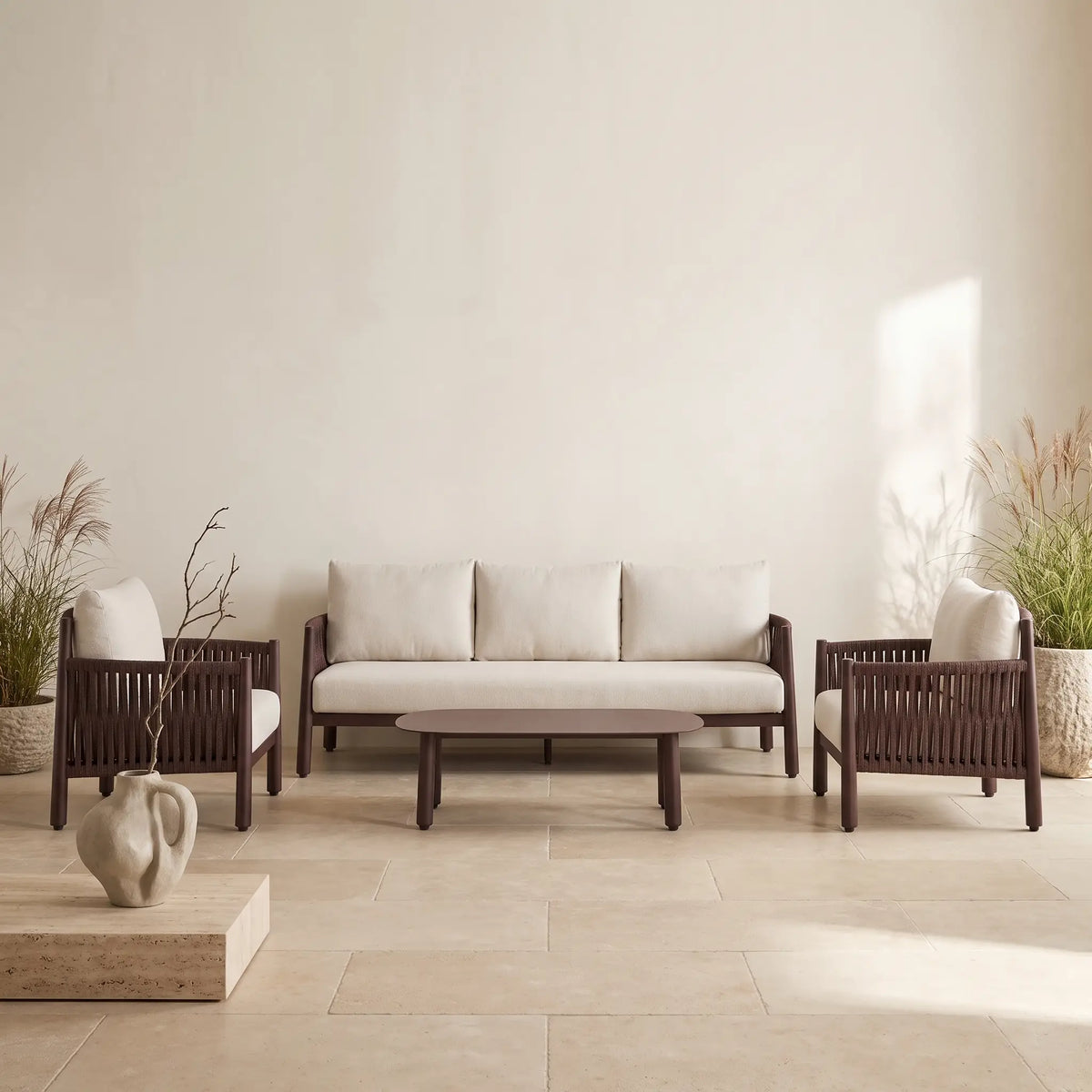 Ensemble Japandi canapé 3 places, 2 fauteuils et table basse en aluminium et corde synthétique marron - Aleria