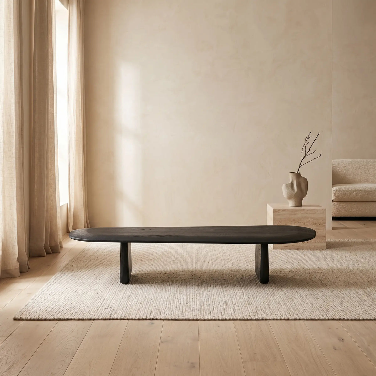 Table basse Japandi en bois de chêne finition noire 147 x 65 cm - Pirita