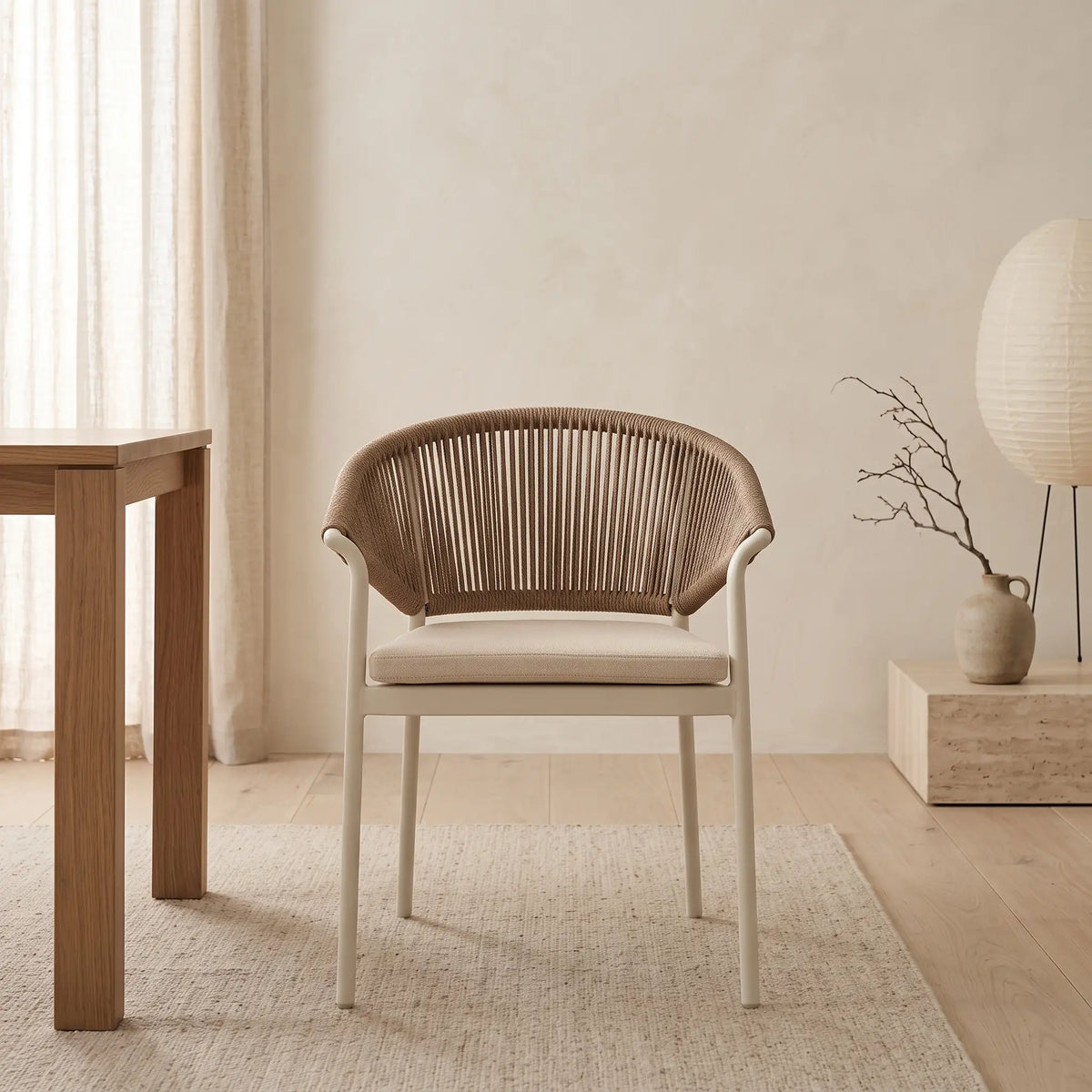 Chaise Japandi en aluminium écru et corde synthétique marron - Zuara