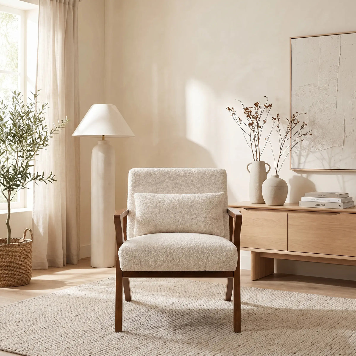 Fauteuil Japandi en bois d'hévéa et bouclette crème - Antoine