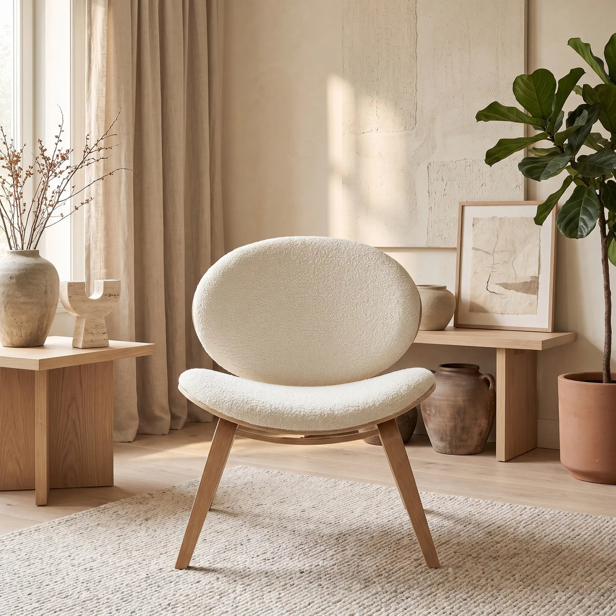 Fauteuil Japandi relax en bois courbé effet chêne naturel et bouclette texturée