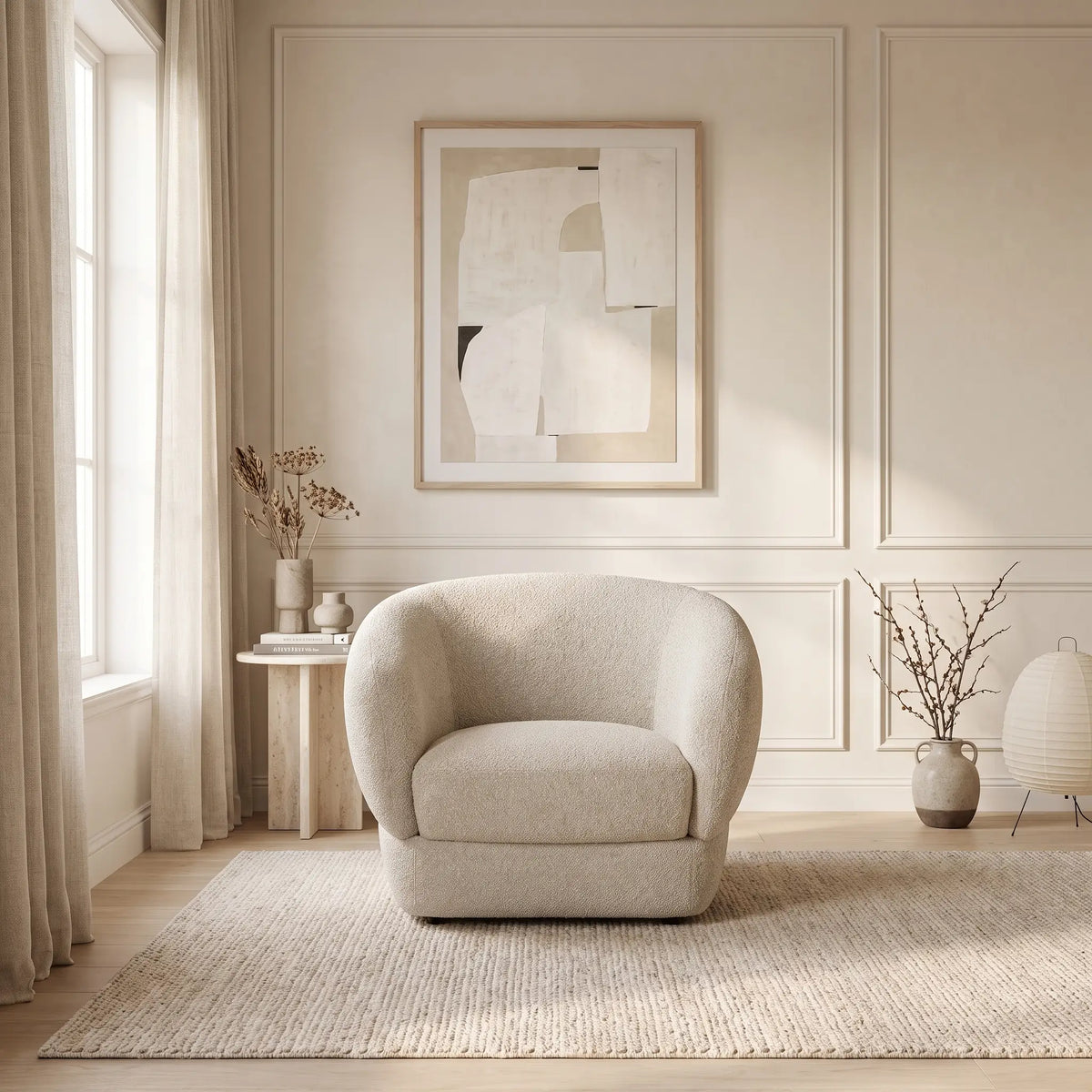 Fauteuil Japandi enveloppant en bouclette courte beige - Teglio