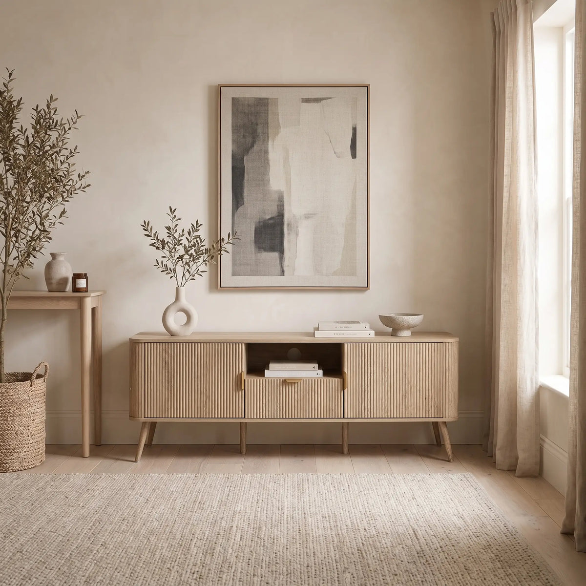 Meuble TV Japandi 2 portes, 1 tiroir et 1 niche cannelé effet chêne 140 x 56 cm - Maho