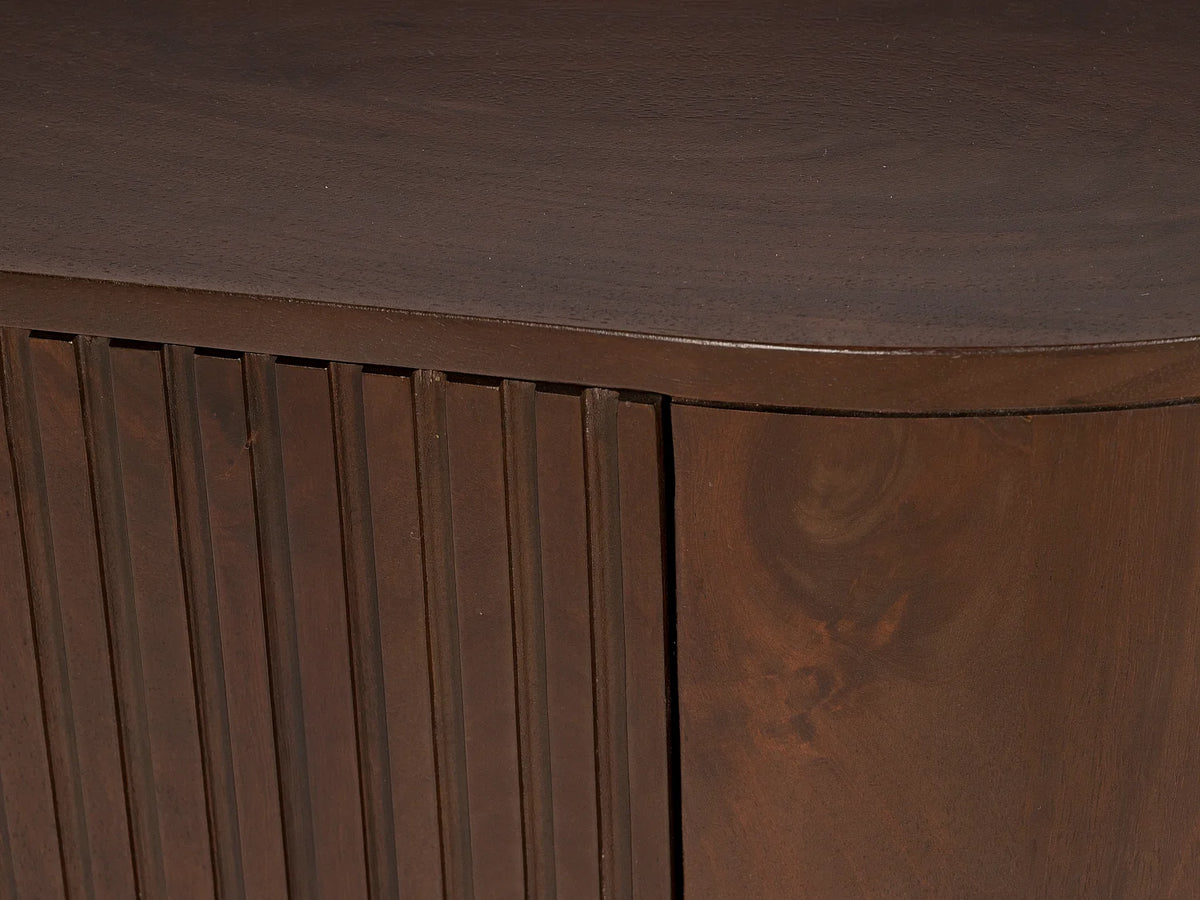 Meuble TV Japandi 2 portes rainurées en bois de manguier et métal doré 160 x 45 cm - Nevili