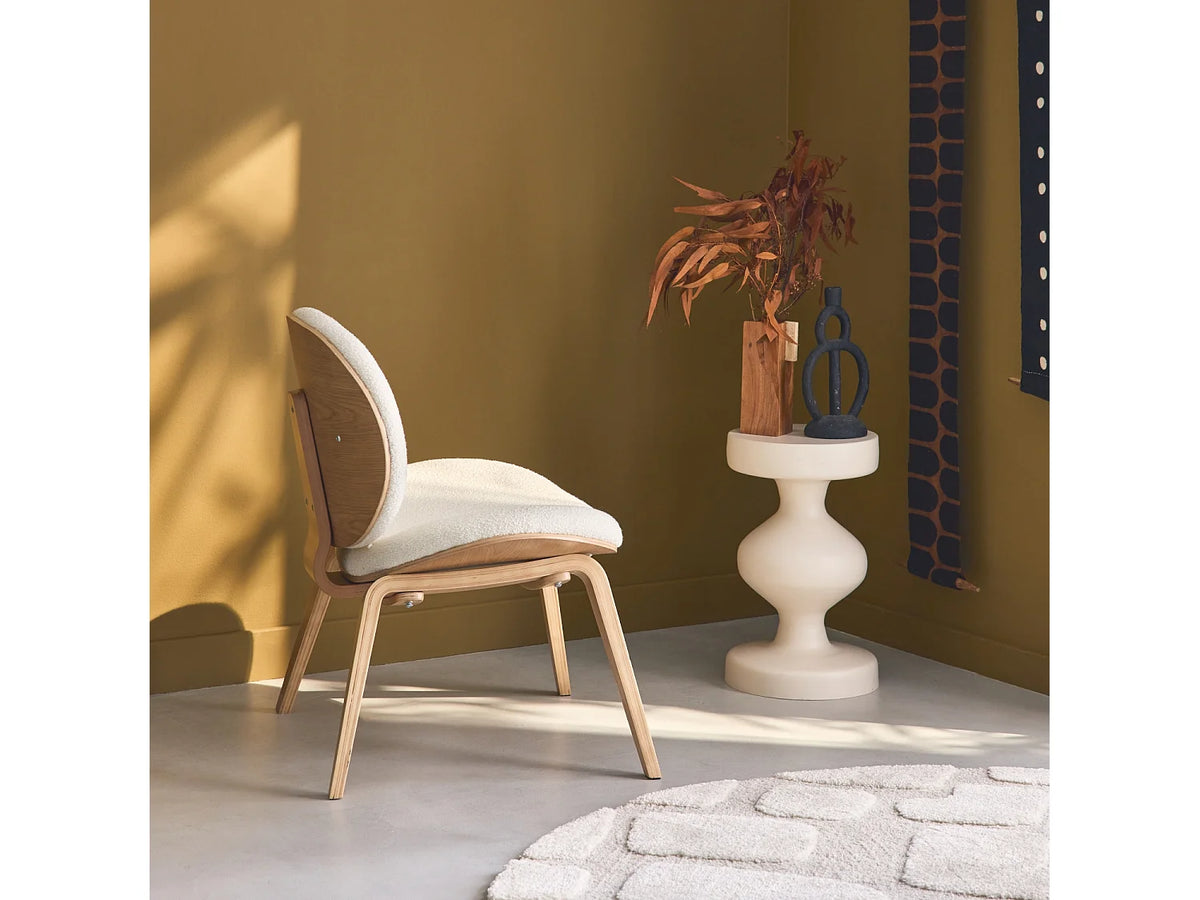 Fauteuil Japandi relax en bois courbé effet chêne naturel et bouclette texturée