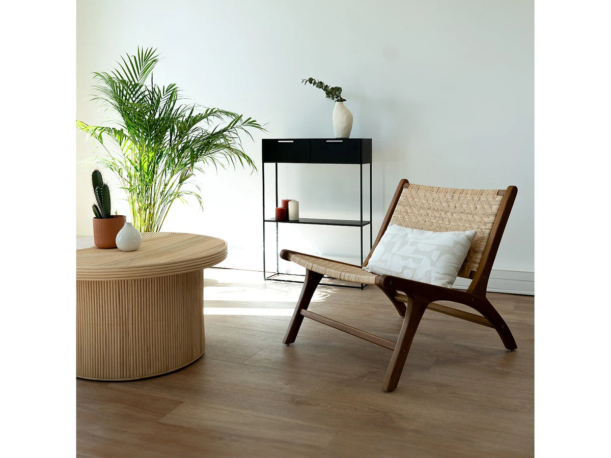 Fauteuil Japandi en bois de teck et rotin tressé naturel - Kilka