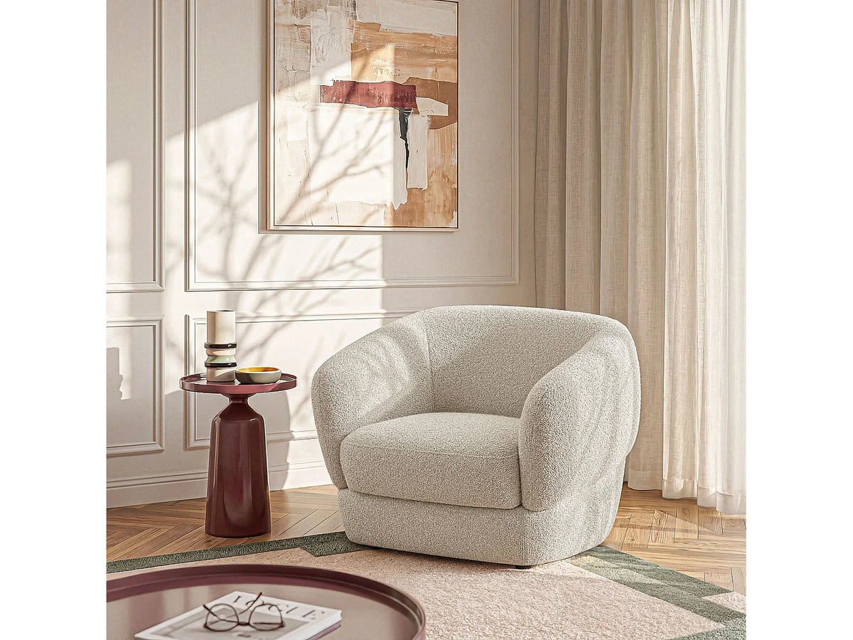 Fauteuil Japandi enveloppant en bouclette courte beige - Teglio