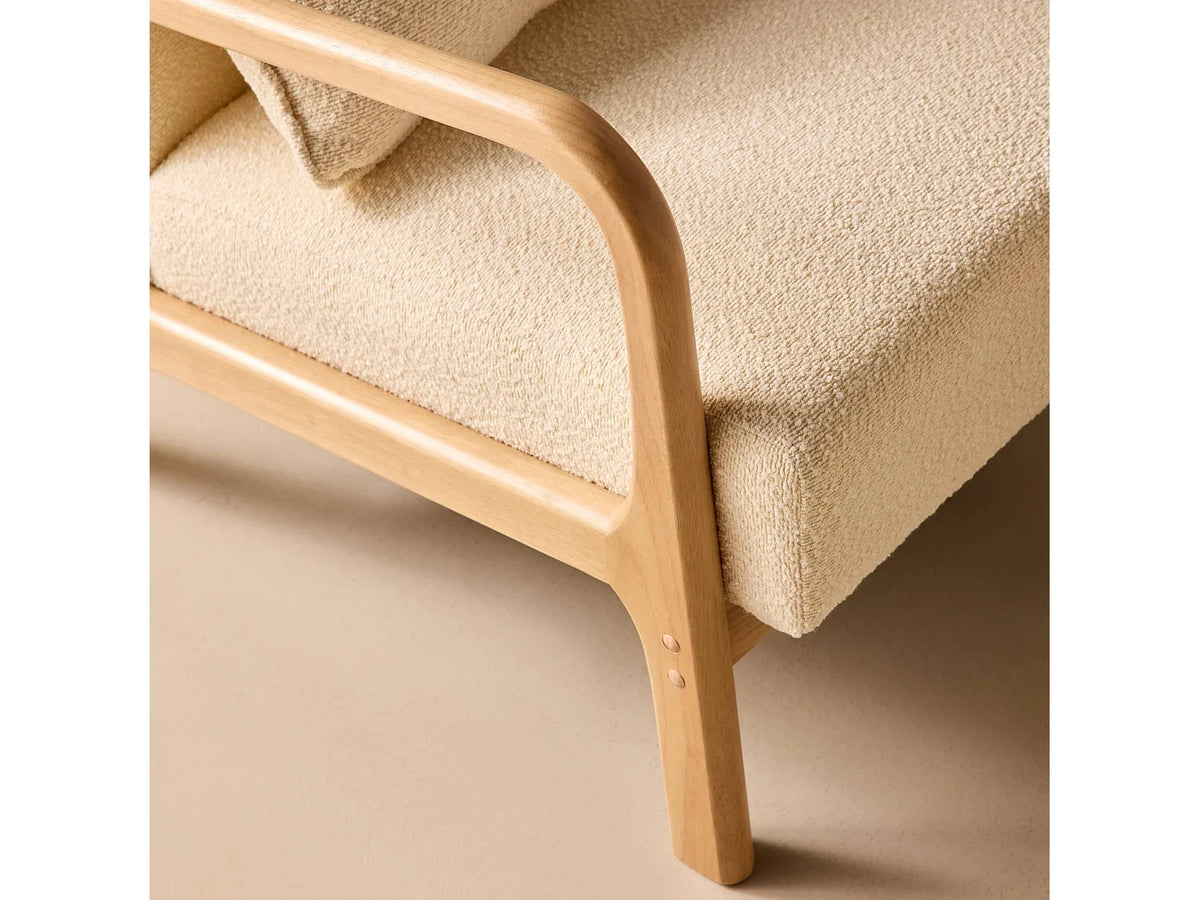 Fauteuil Japandi en bois d'hévéa et bouclette blanche - Lorens