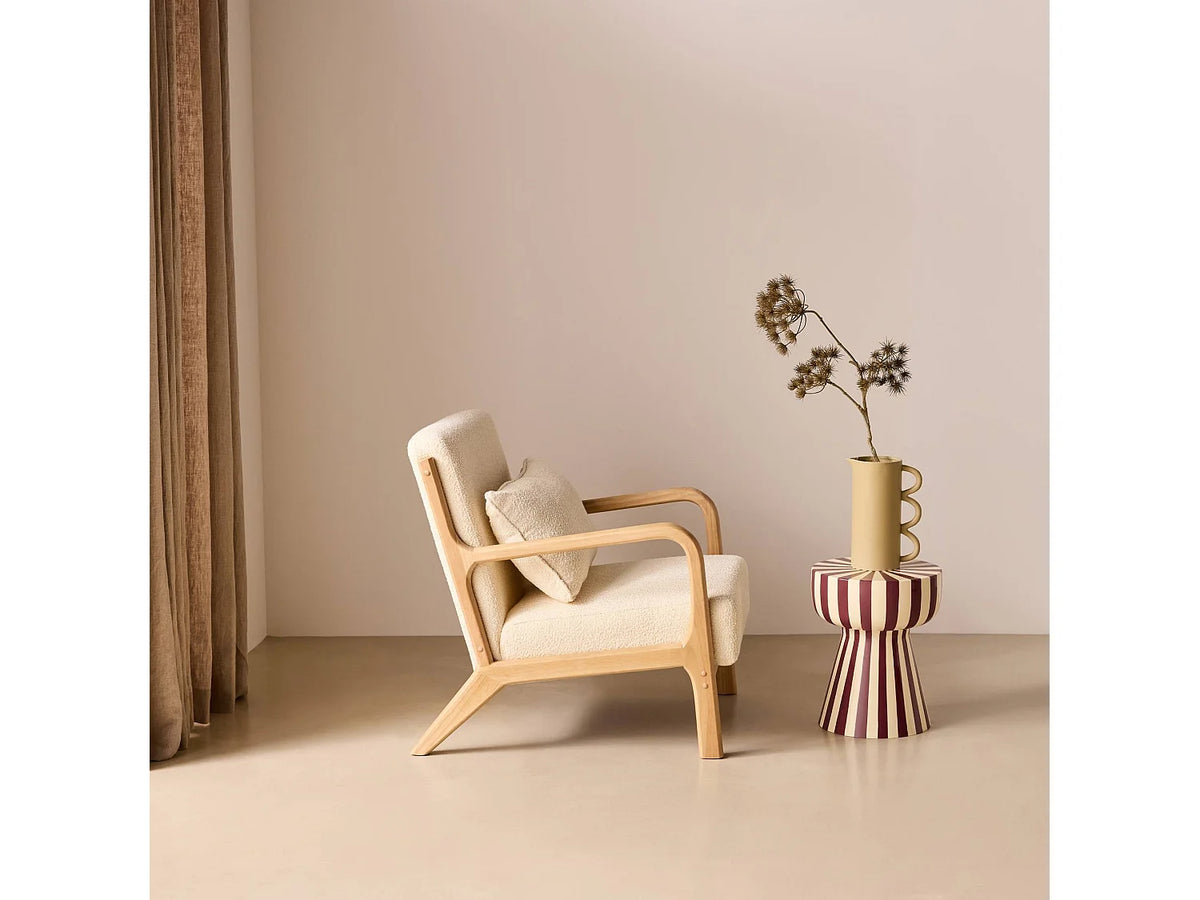Fauteuil Japandi en bois d'hévéa et bouclette blanche - Lorens