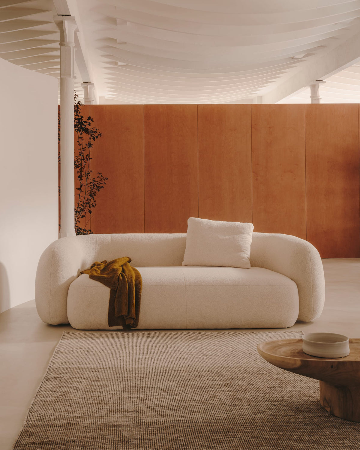 Canapé Japandi 3 places en bouclette couleur écrue 246 cm - Martina