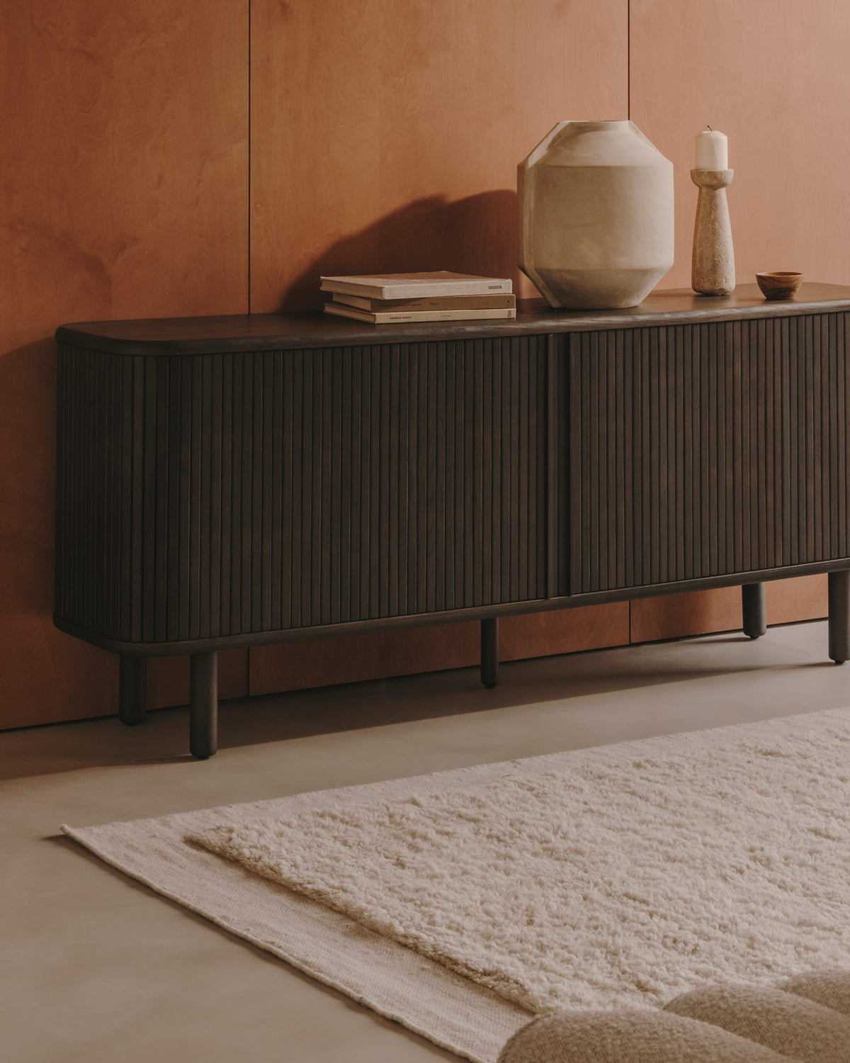 Buffet Japandi 2 portes en placage de frêne finition foncée 180 x 75 cm - Mailen