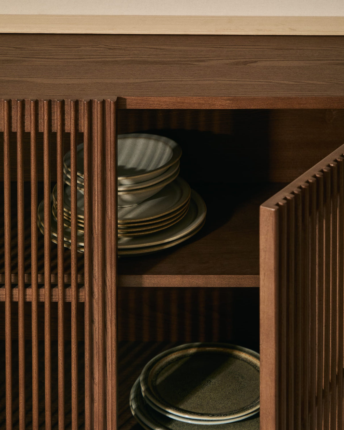 Buffet Japandi 4 portes en placage et bois de frêne finition ton noyer 180 x 71,5 cm - Beyla