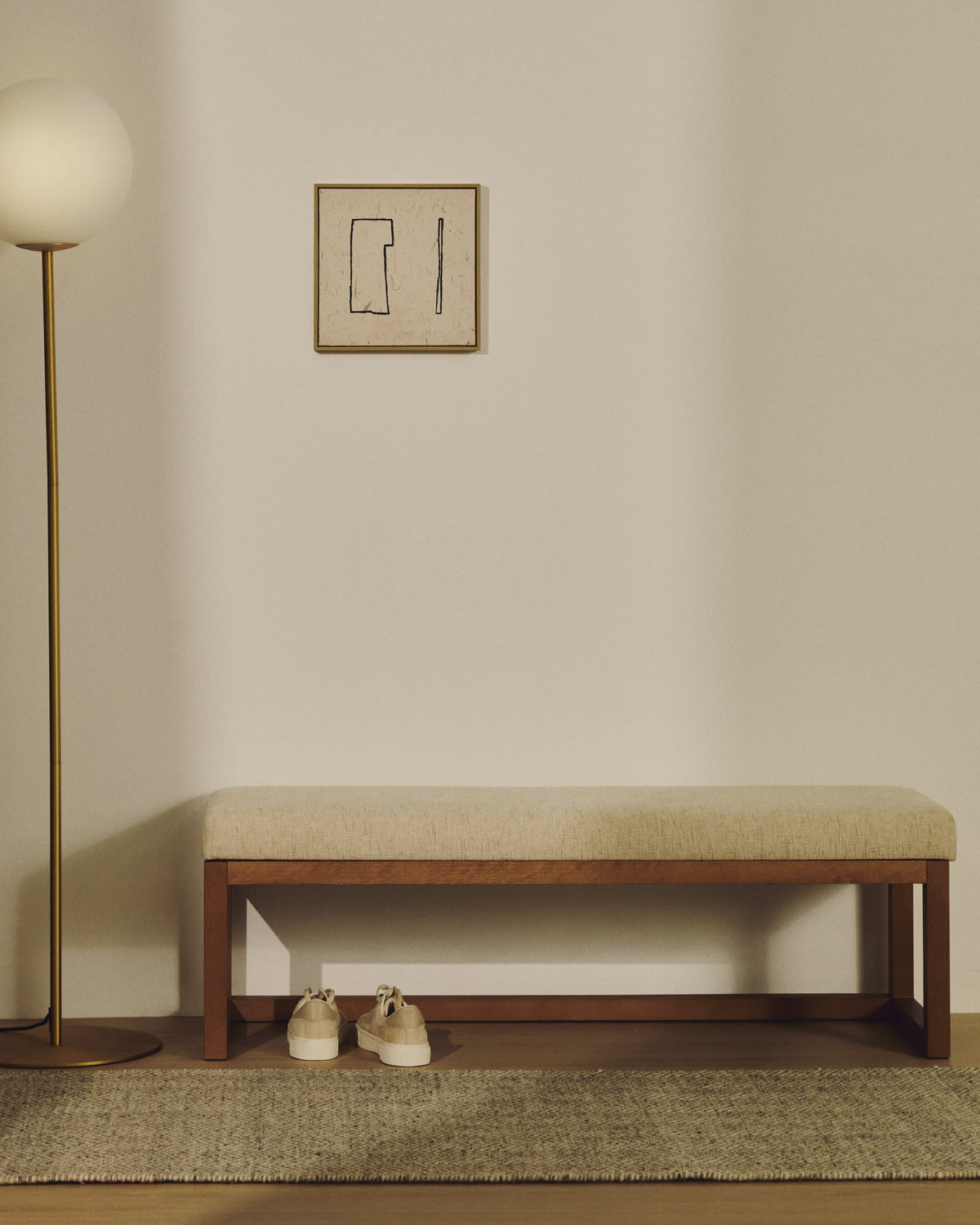 Banquette Japandi en chenille beige et bois de hêtre finition ton noyer 128 cm - Loya