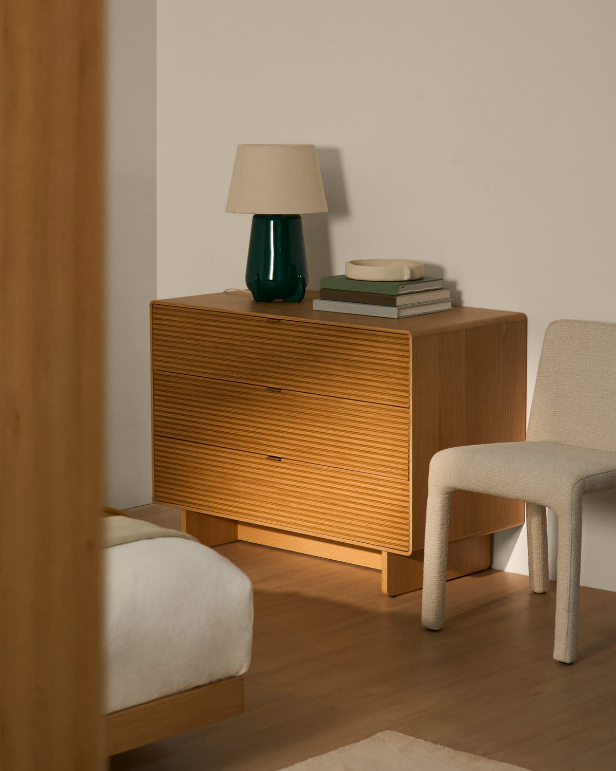 Commode Japandi 3 tiroirs en placage de chêne finition naturelle 101 x 75 cm - Norlen