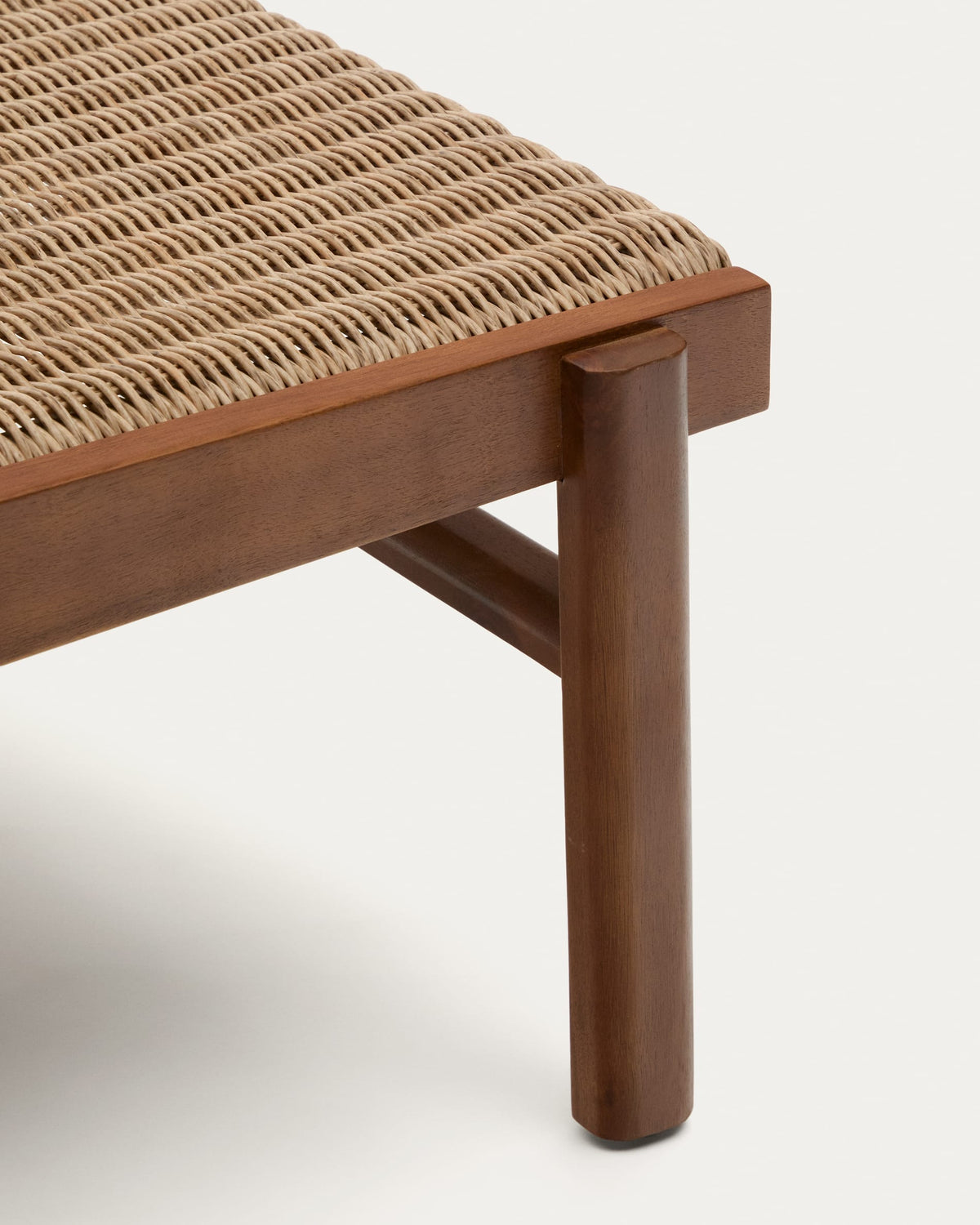 Fauteuil Japandi en bois d'acacia et rotin synthétique - Itani