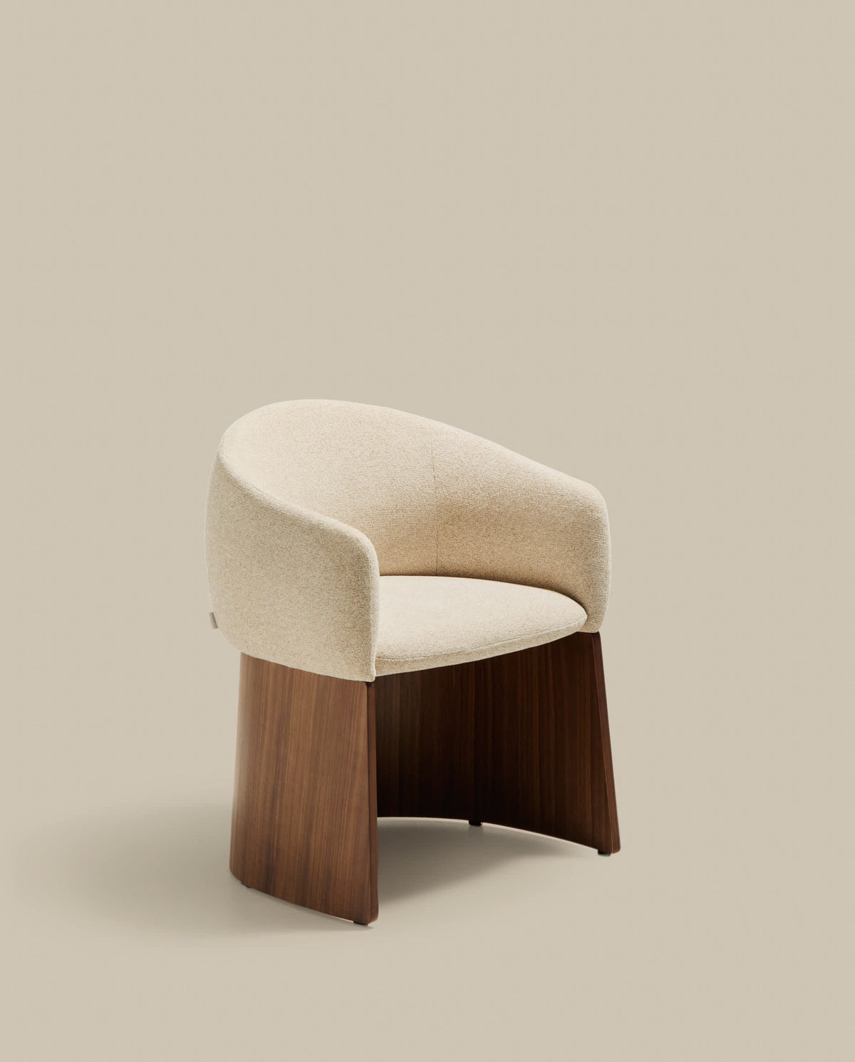 Chaise Japandi en chenille beige et placage de noyer - Bosca
