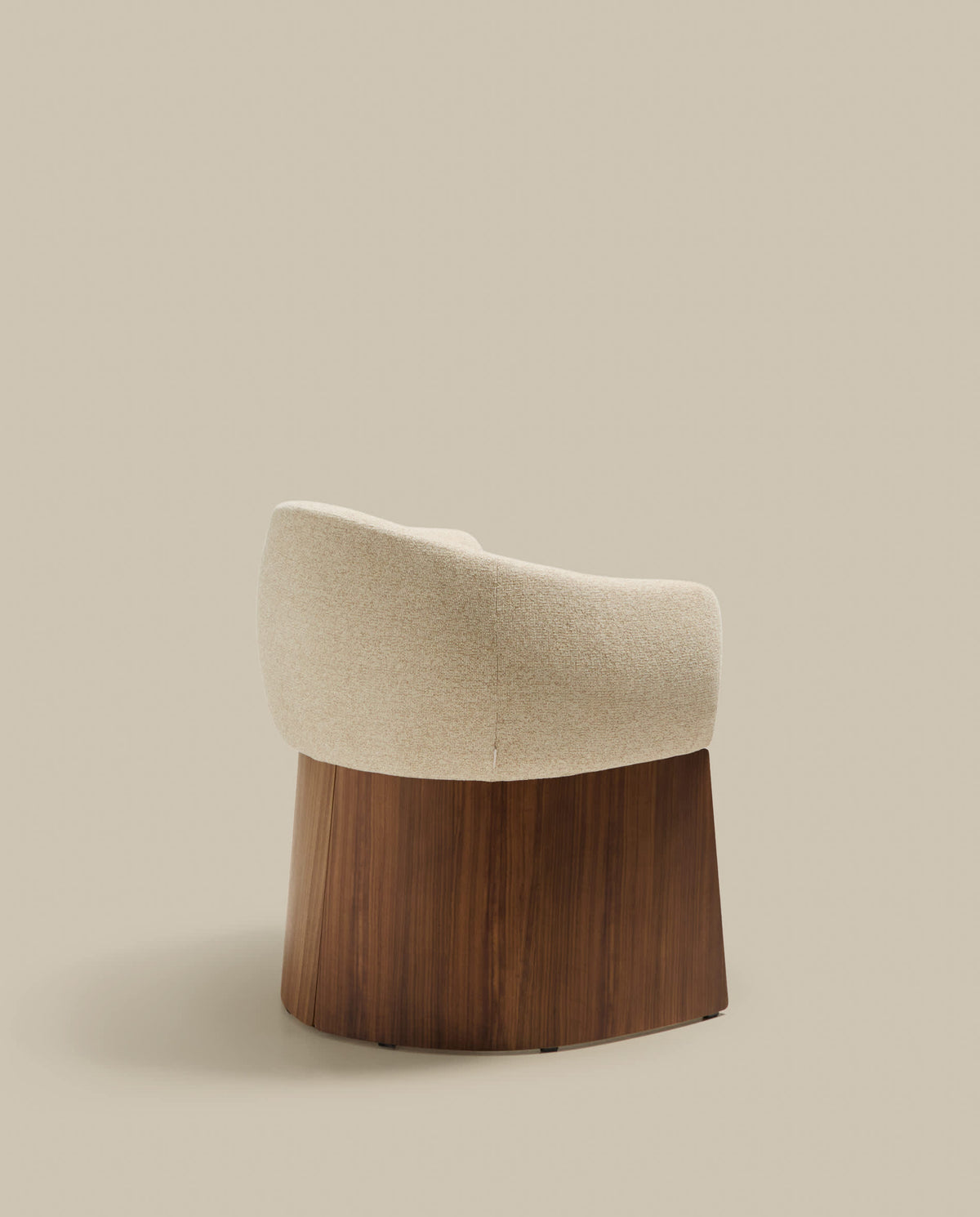 Chaise Japandi en chenille beige et placage de noyer - Bosca