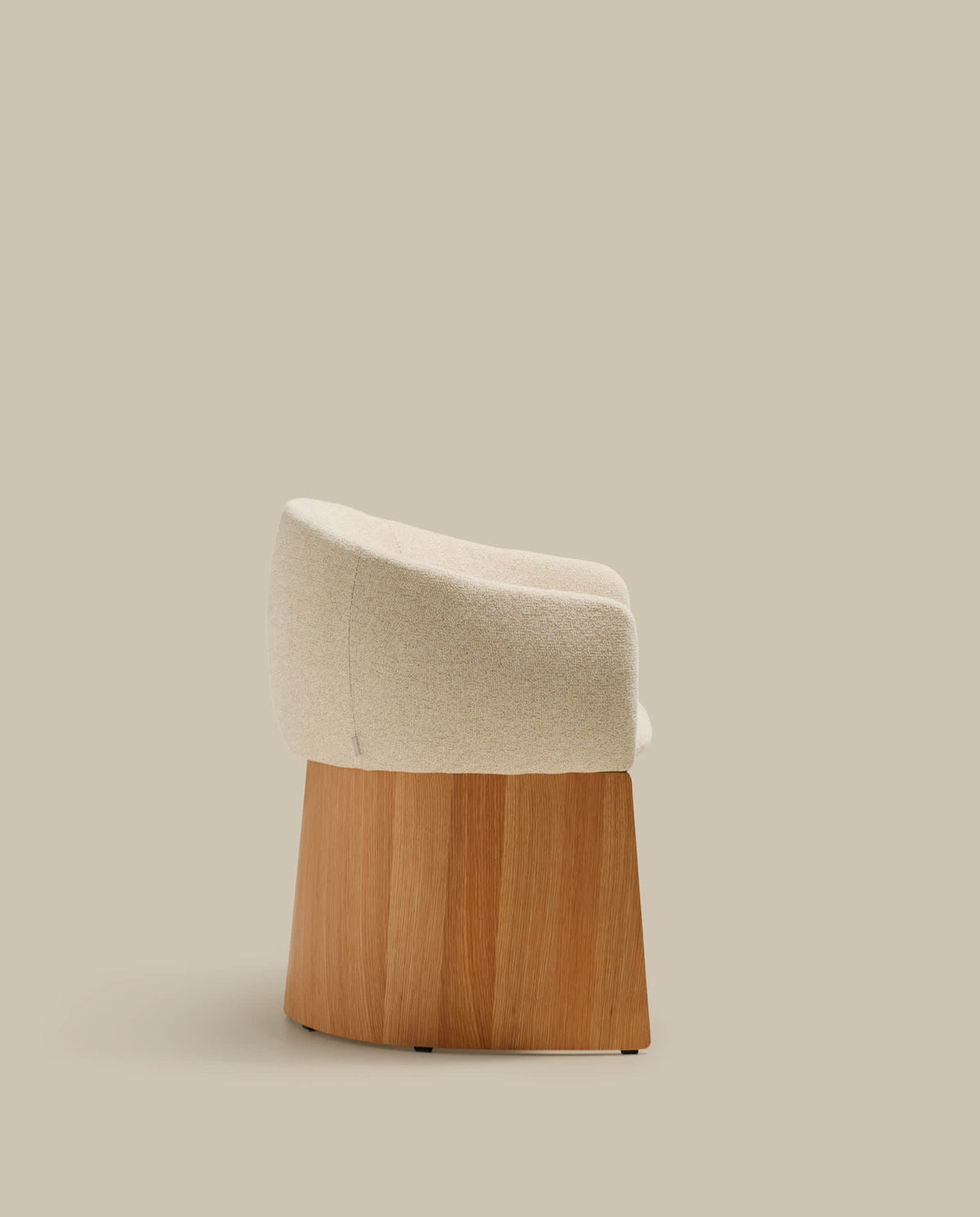 Chaise Japandi en chenille beige et placage de chêne - Bosca