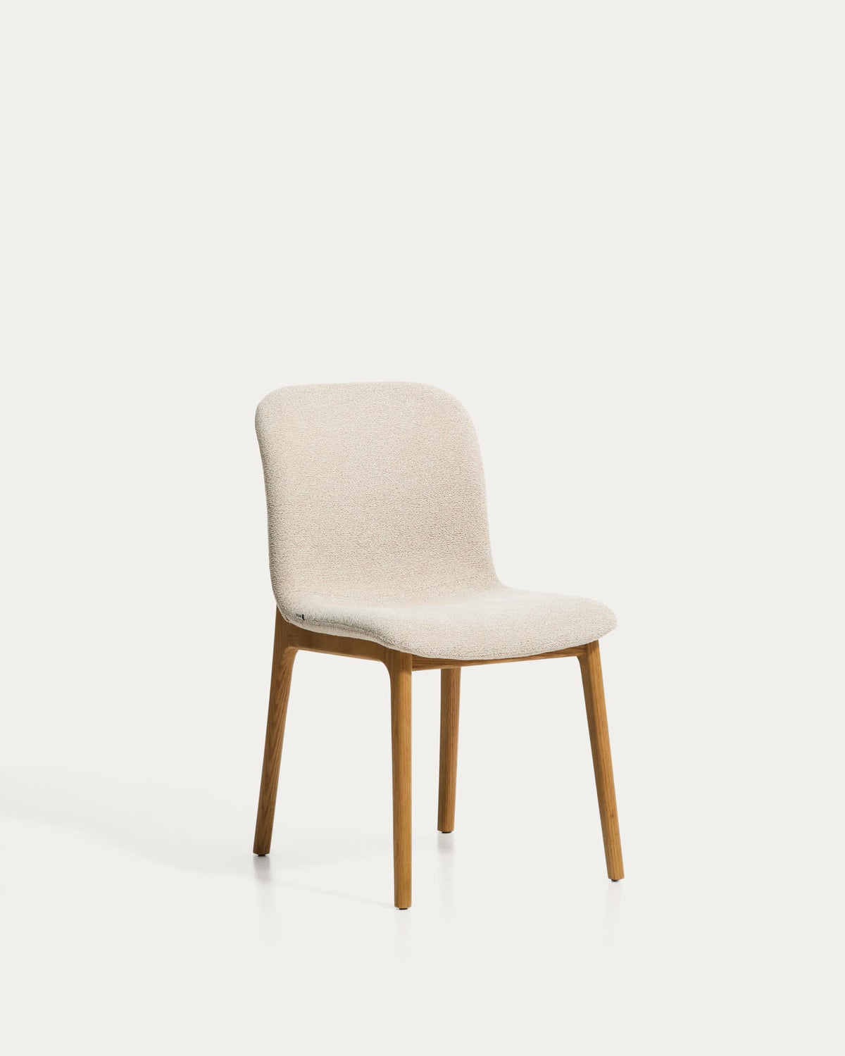 Chaise Japandi en chenille beige avec pieds en bois de chêne finition naturelle - Elnor