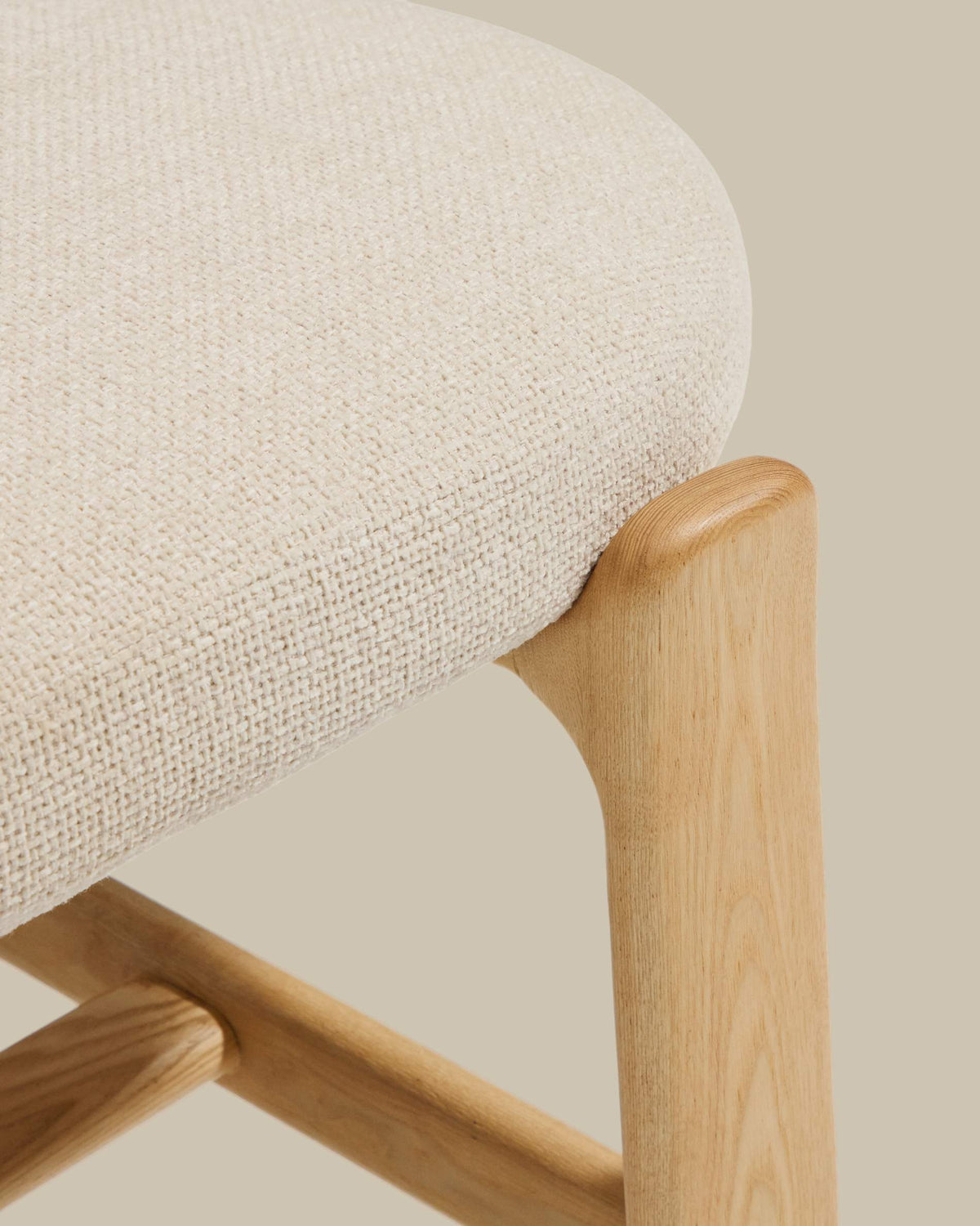 Banc Japandi en chenille beige et bois de frêne finition ton naturel 120 cm - Granite