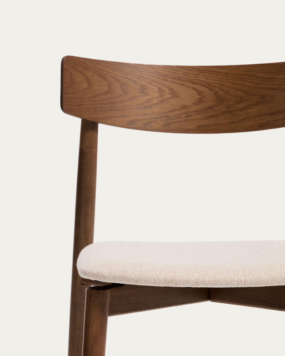 Chaise Japandi en placage de chêne avec finition ton noyer et chenille marron - Evera