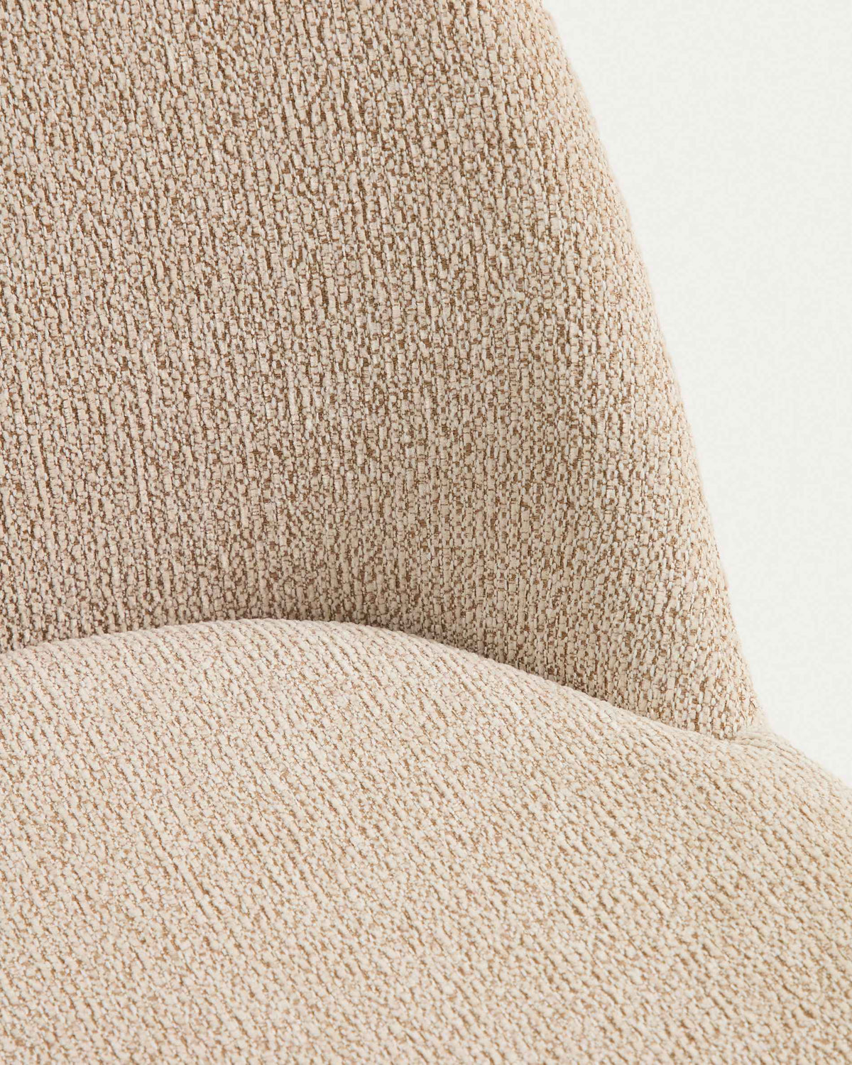Chaise Japandi en chenille beige et pieds en bois de frêne avec finition ton naturel - Meila