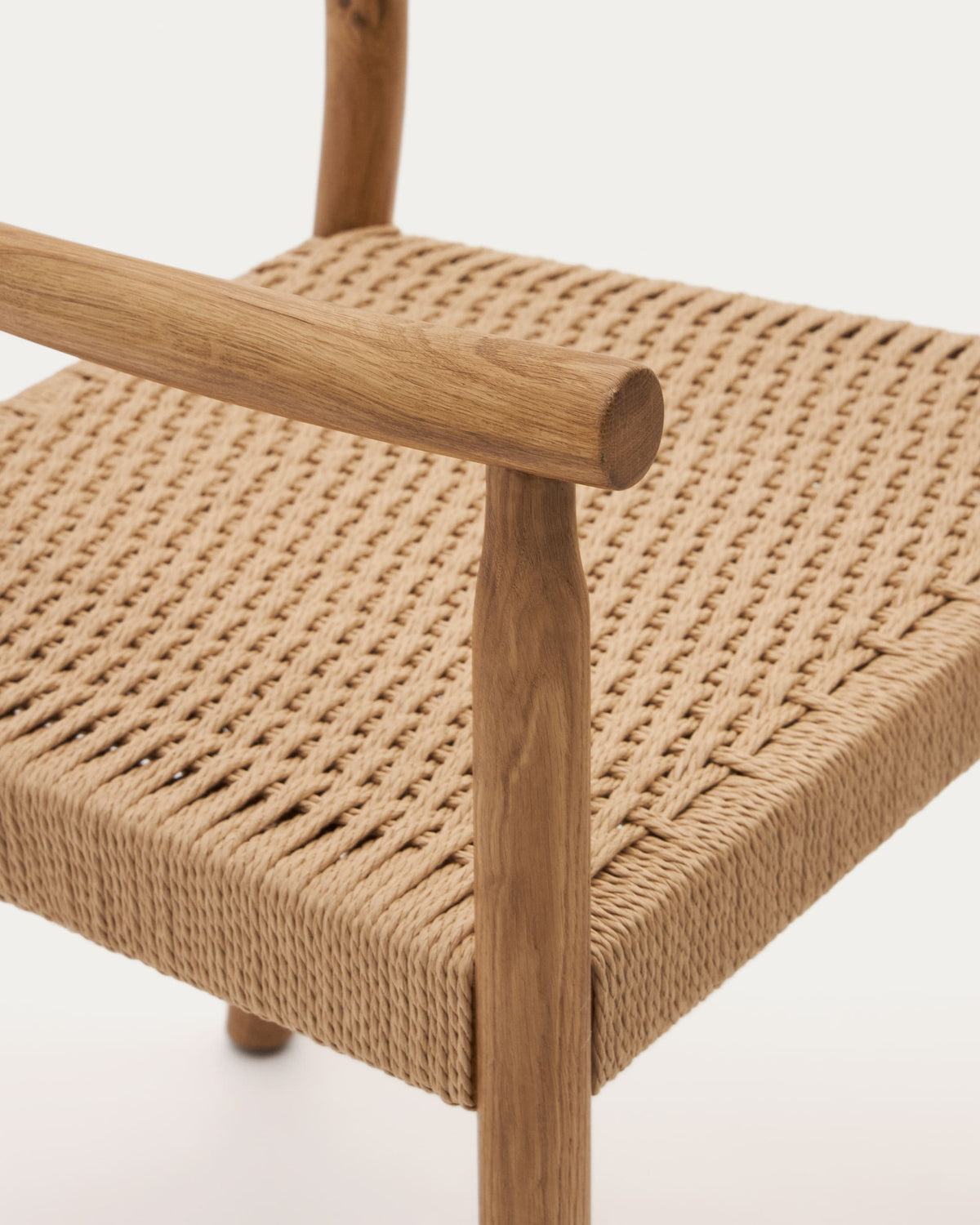 Chaise Japandi en bois de chêne massif avec finition naturelle et assise en corde - Yalia