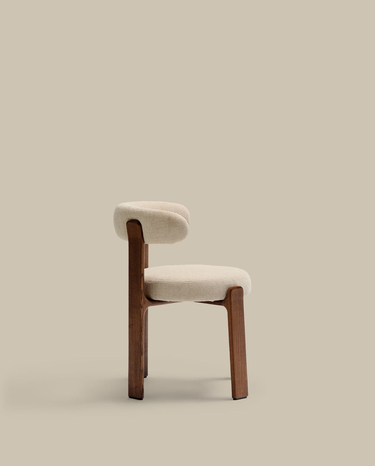Chaise Japandi en tissu chenille beige et bois de frêne finition noyer - Granite