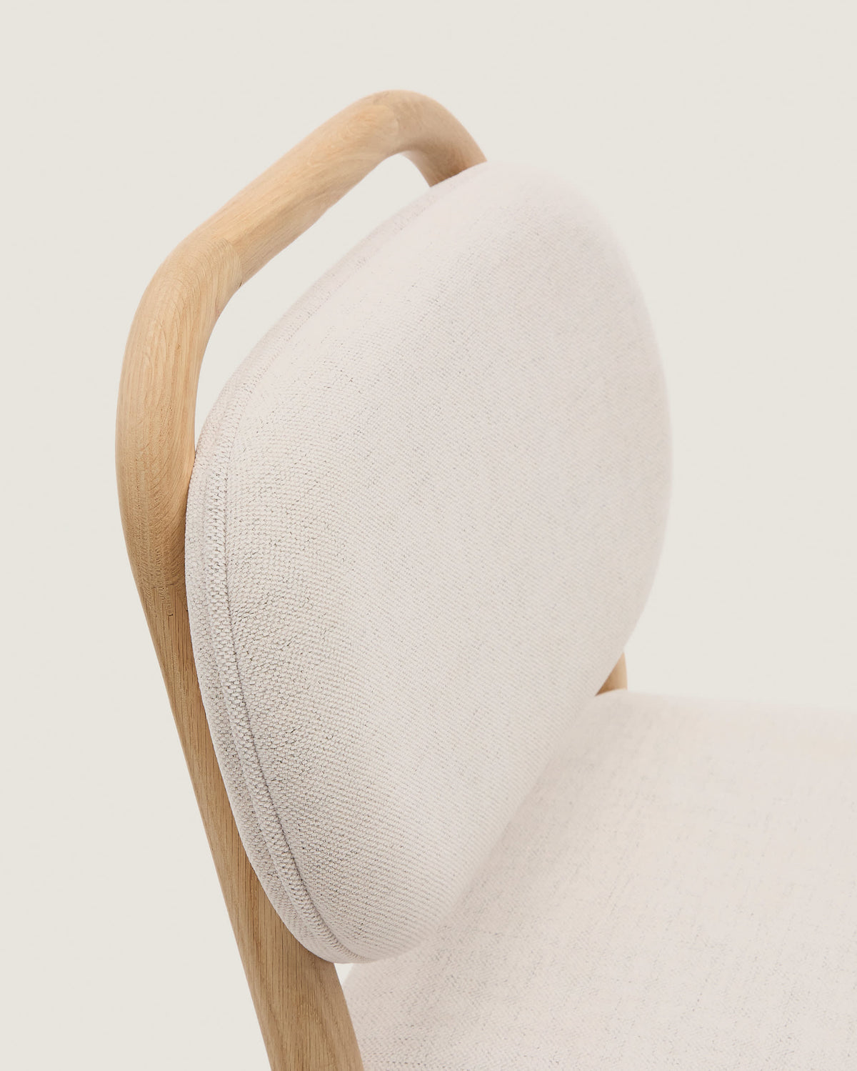 Tabouret Japandi en chenille beige et bois de chêne 65 cm - Helda