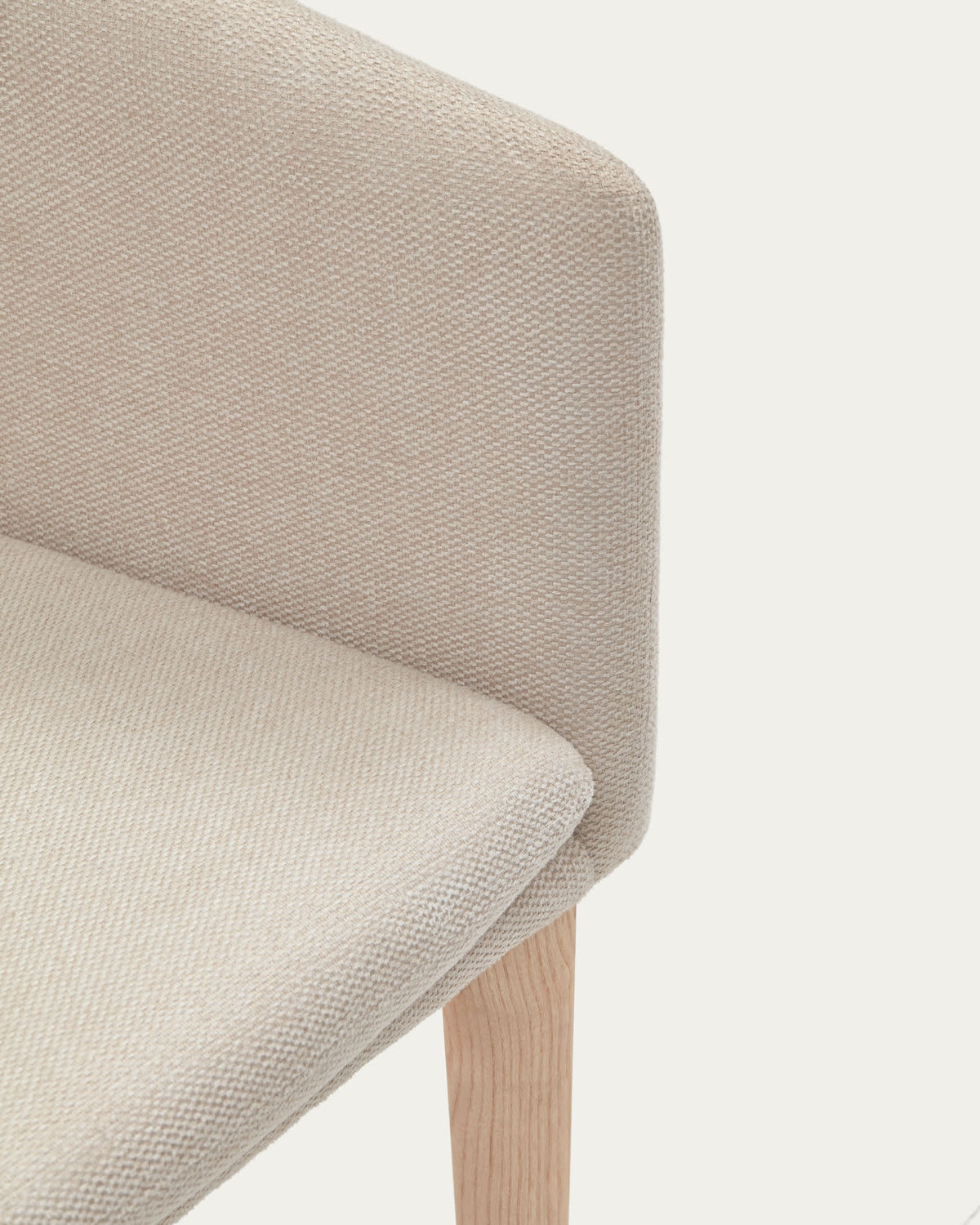 Chaise Japandi en chenille beige et pieds en bois de frêne - Harlan