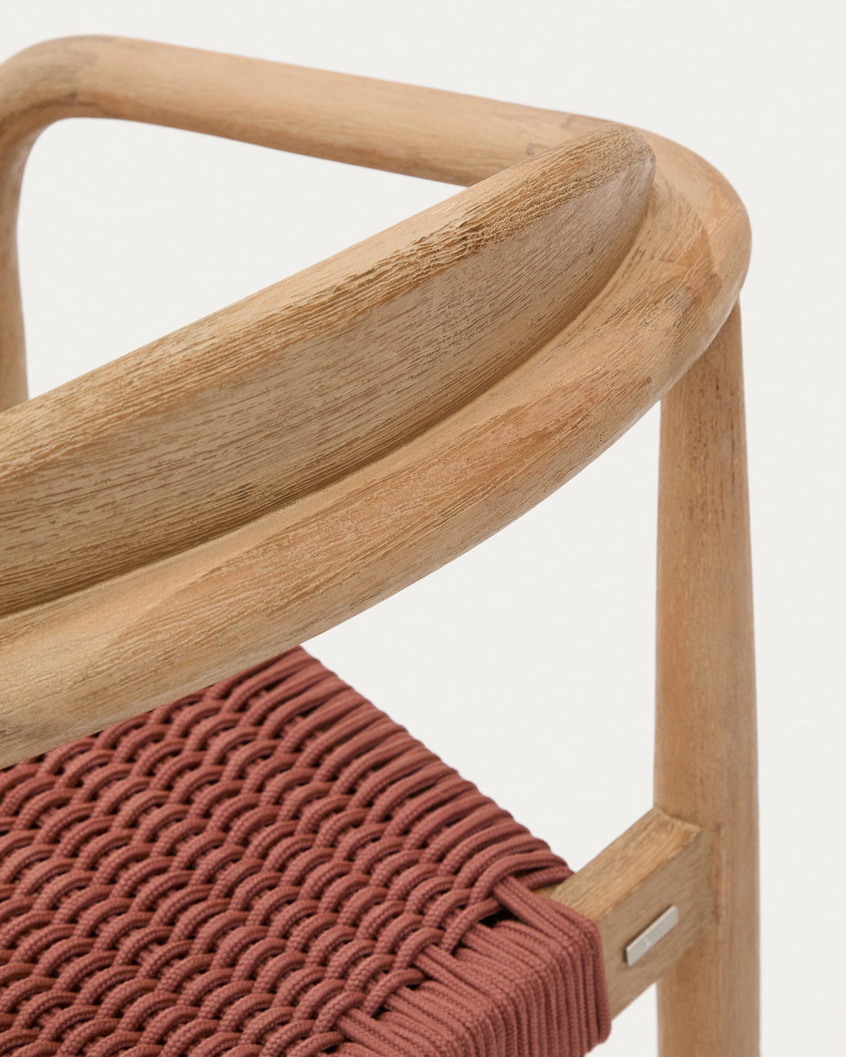 Chaise empilable Japandi en bois massif d'acacia et corde terracotta - Nina