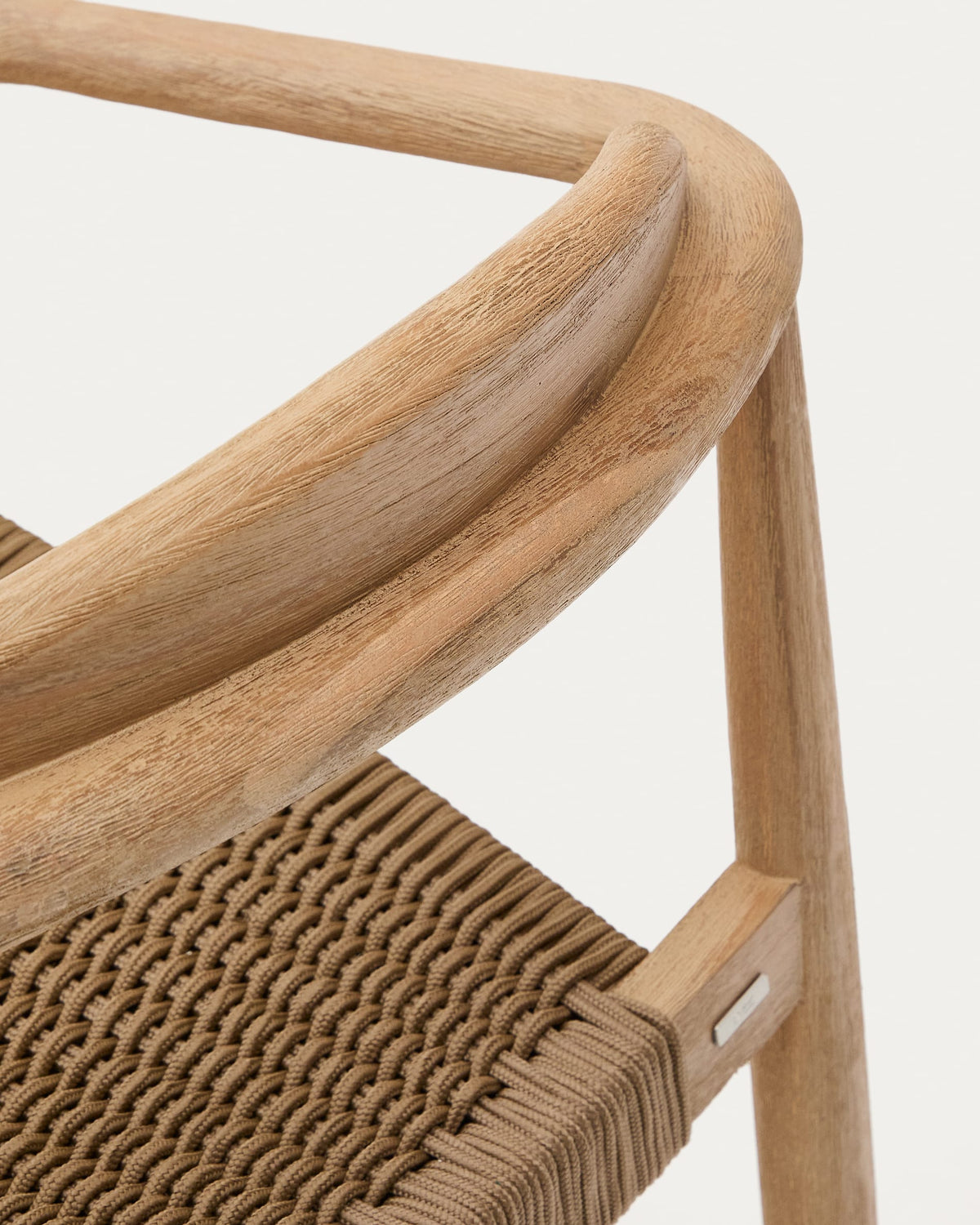 Chaise empilable Japandi en bois massif d'acacia et corde beige - Nina